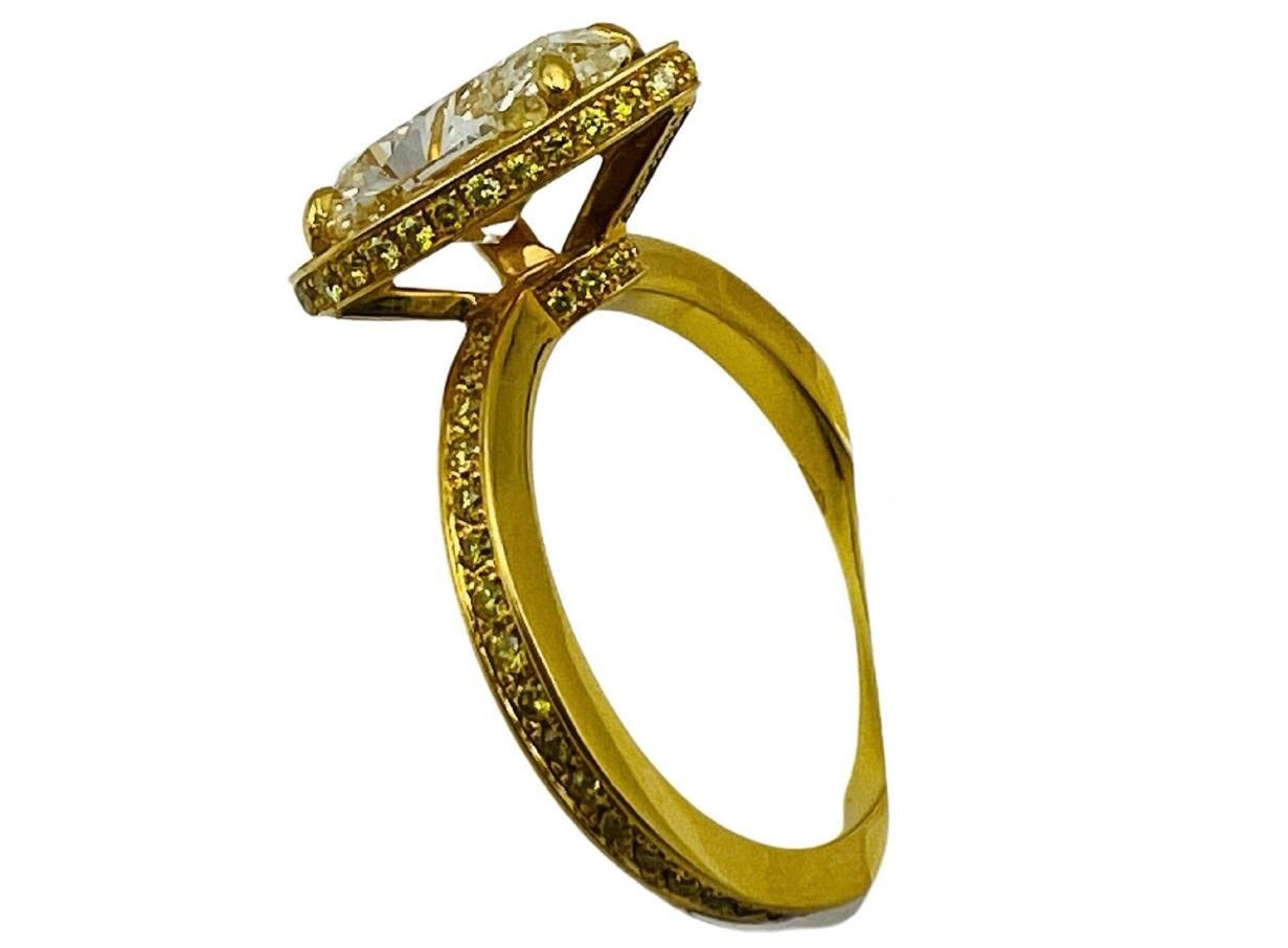 Taille poire Bague de fiançailles en diamant jaune fantaisie en forme de poire clair de 2,29 carats en vente