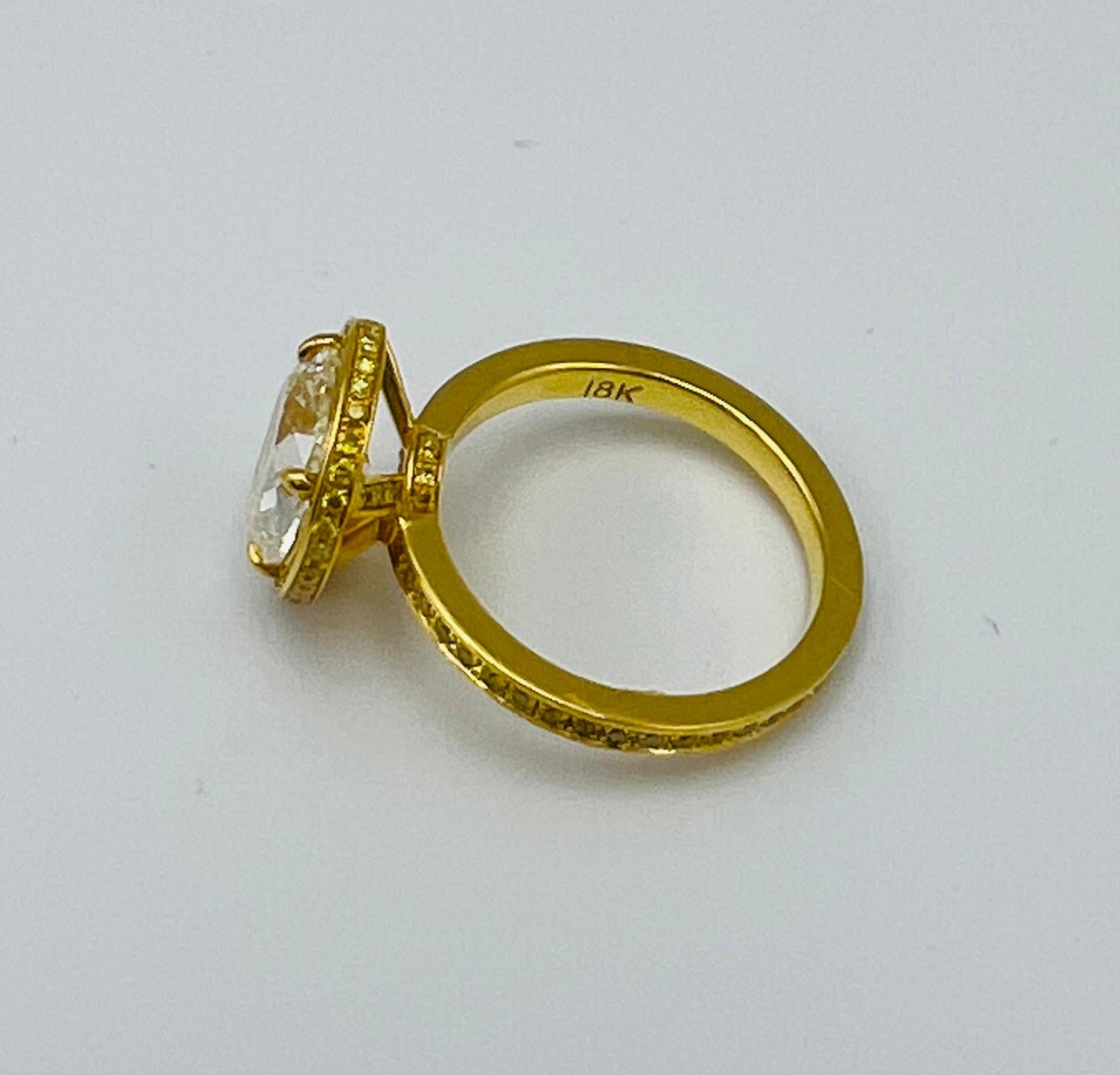 Bague de fiançailles en diamant jaune fantaisie en forme de poire clair de 2,29 carats en vente 4