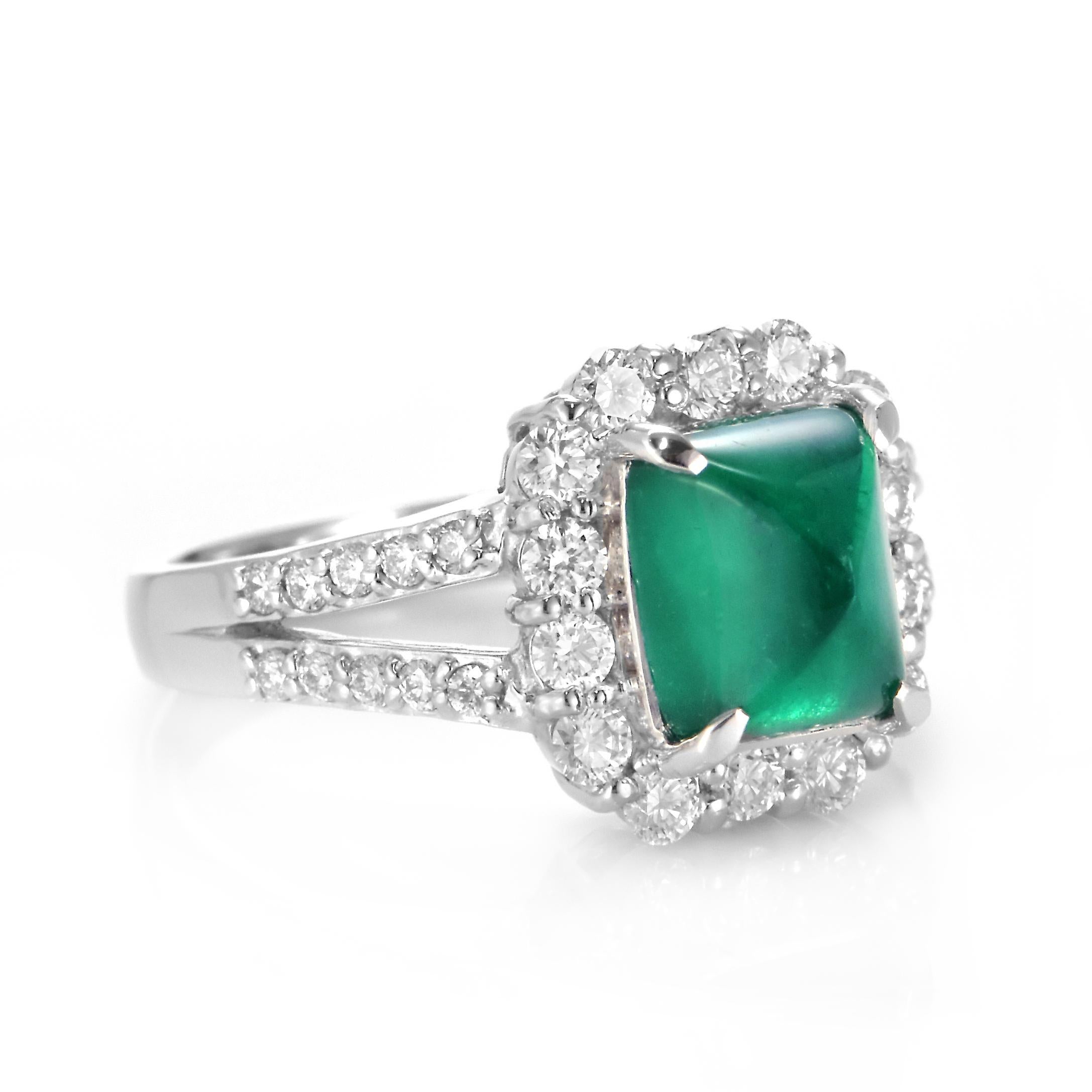 2,29 Karat natürlicher kolumbianischer Zuckerhut-Smaragd & Diamantring aus Platin mit Zuckerhut-Smaragd (Smaragdschliff) im Angebot