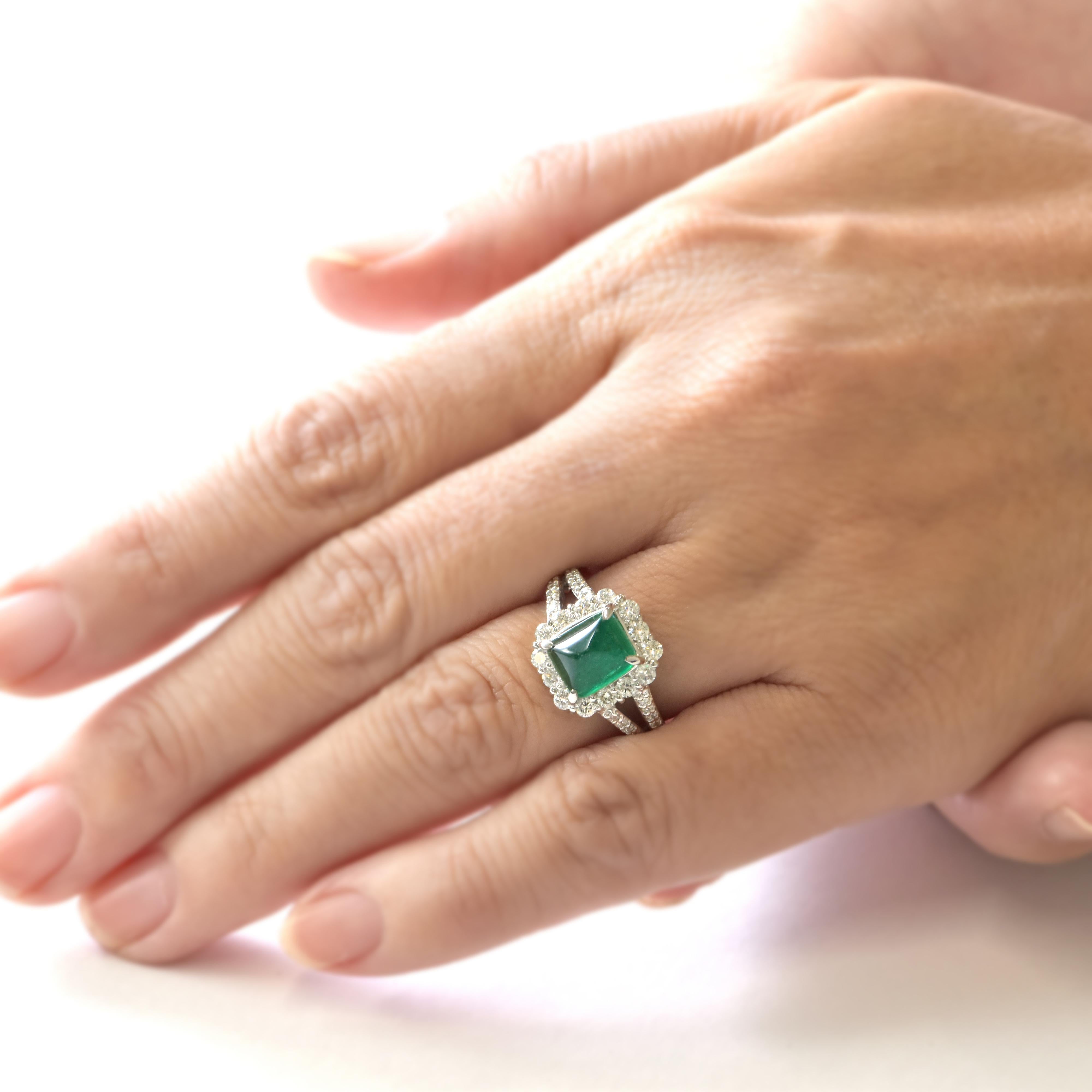2,29 Karat natürlicher kolumbianischer Zuckerhut-Smaragd & Diamantring aus Platin mit Zuckerhut-Smaragd im Angebot 1