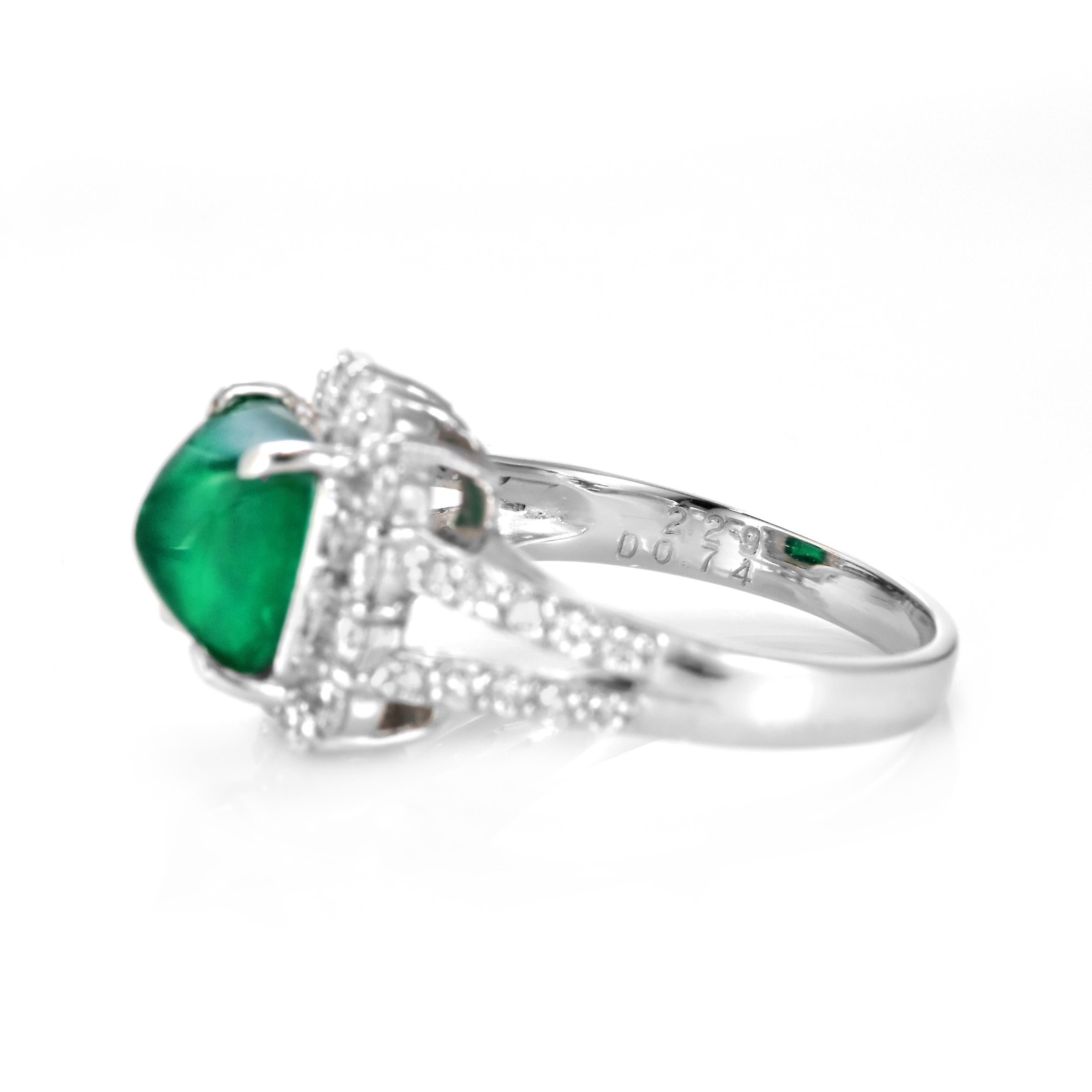2,29 Karat natürlicher kolumbianischer Zuckerhut-Smaragd & Diamantring aus Platin mit Zuckerhut-Smaragd im Angebot 3