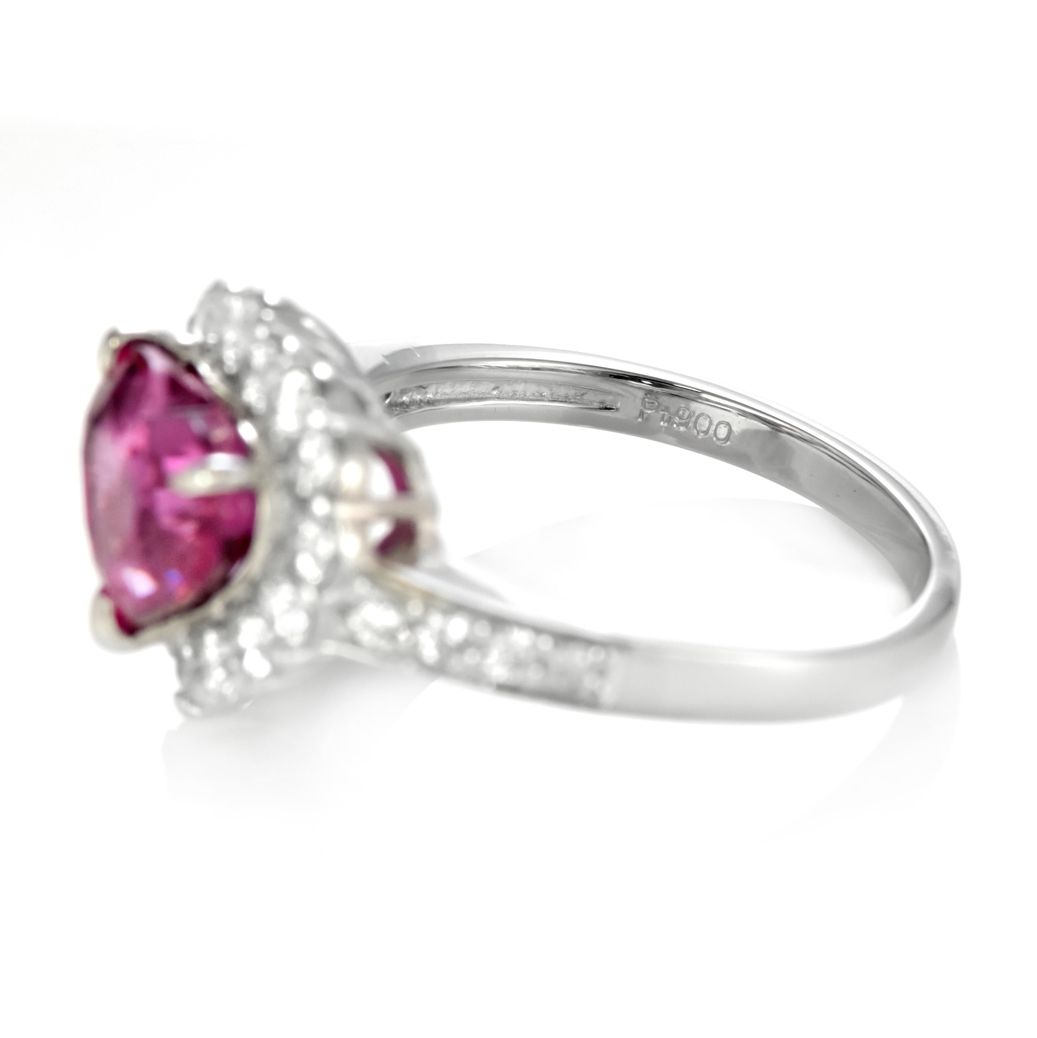 Anello con diamante e spinello africano non trattato da 2,29 carati in platino in vendita 5