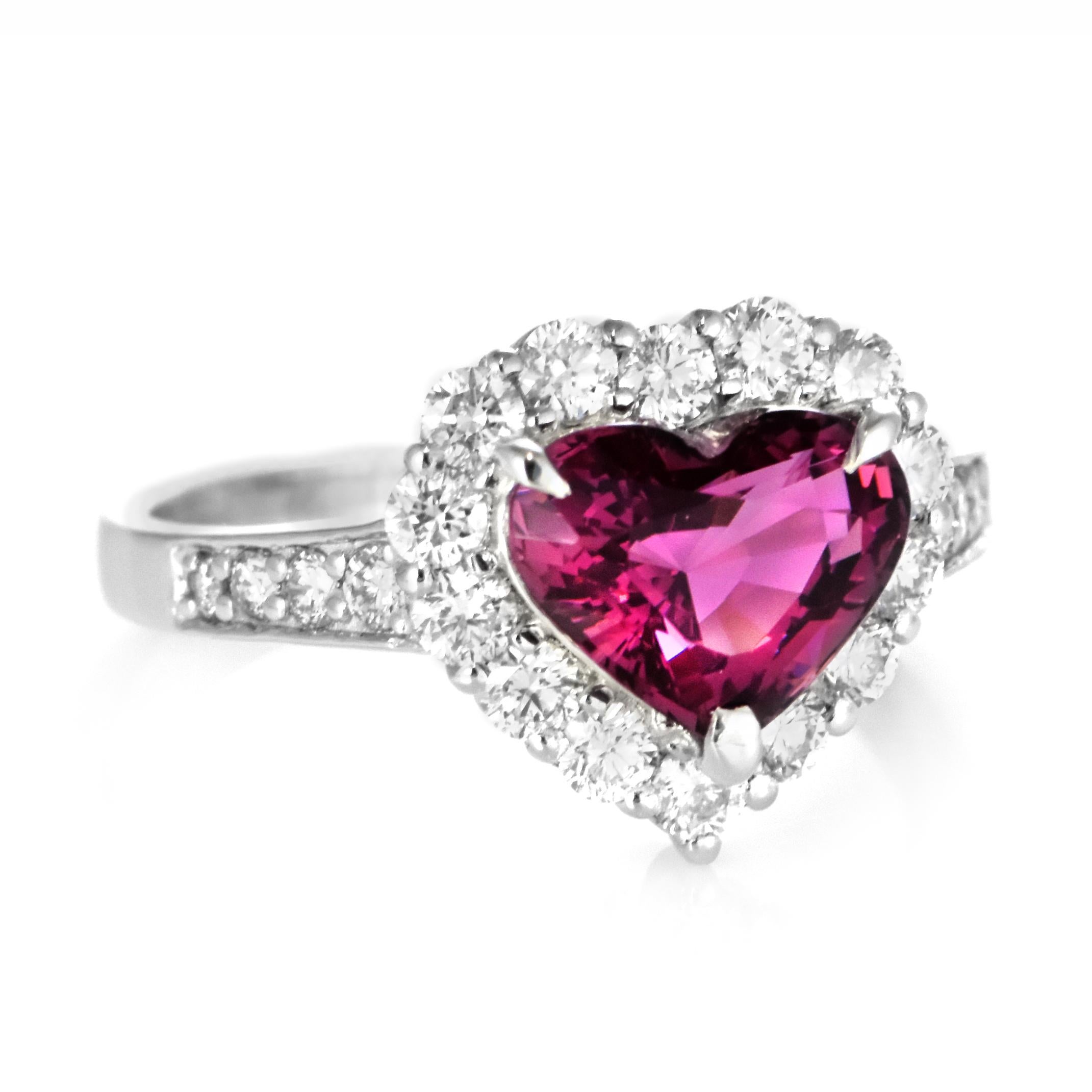 Anello con diamante e spinello africano non trattato da 2,29 carati in platino in vendita 3