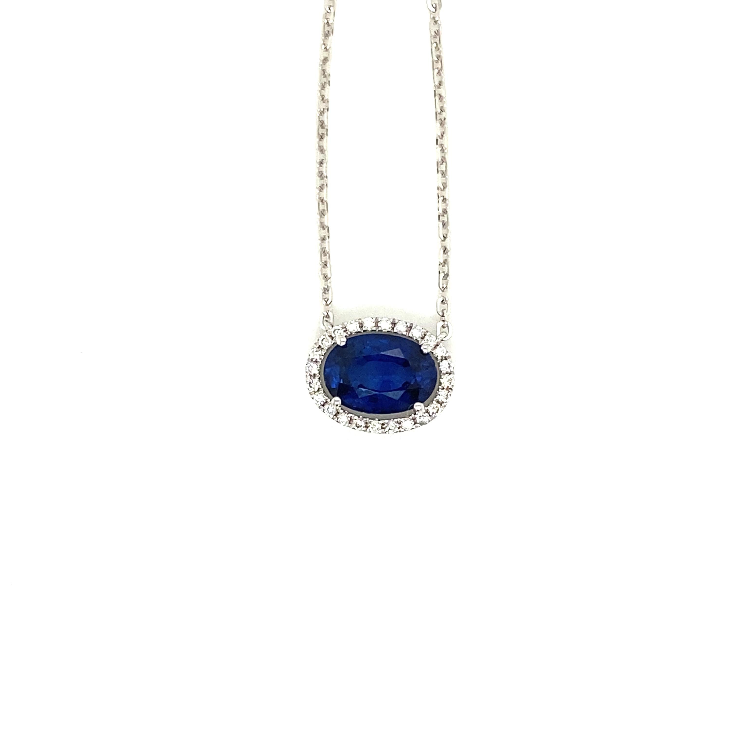 Taille ovale Collier pendentif en saphir bleu vif taille ovale de 2,29 carats et diamants blancs en vente