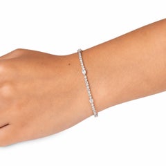 Bracelet empilable de type « tennis » orné de diamants naturels en forme de poire d'un poids total de 2,29 carats, en or blanc 14 carats