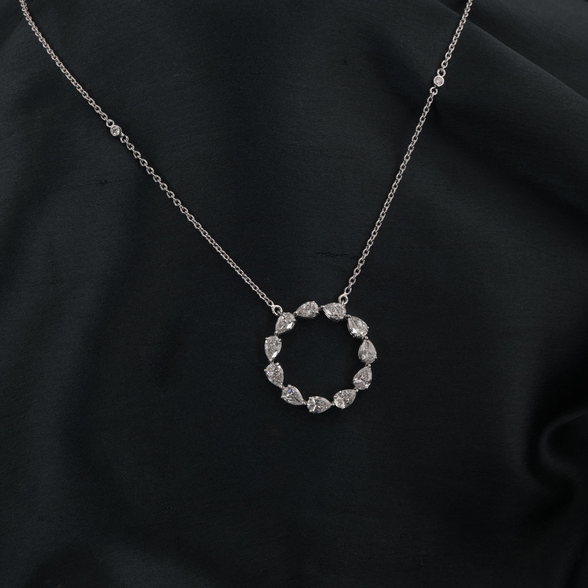 Collana con ciondolo a cerchio aperto con diamante a pera da 2,29 carati SI/H Oro bianco 18 carati In condizioni Nuovo in vendita a Diera, Dubai