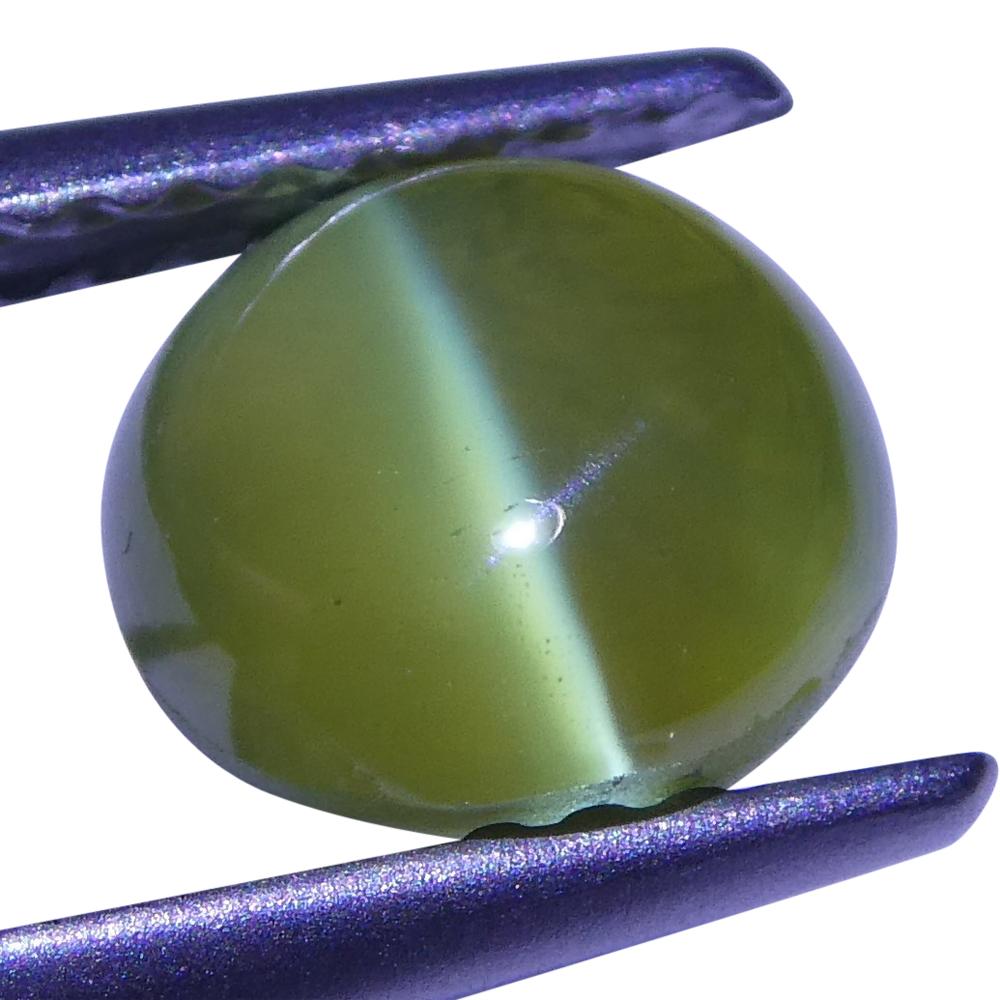 2.29 ct Cabochon Oval Chrysoberyl Cat's Eye IGI Certified In New Condition For Sale In Toronto, Ontario