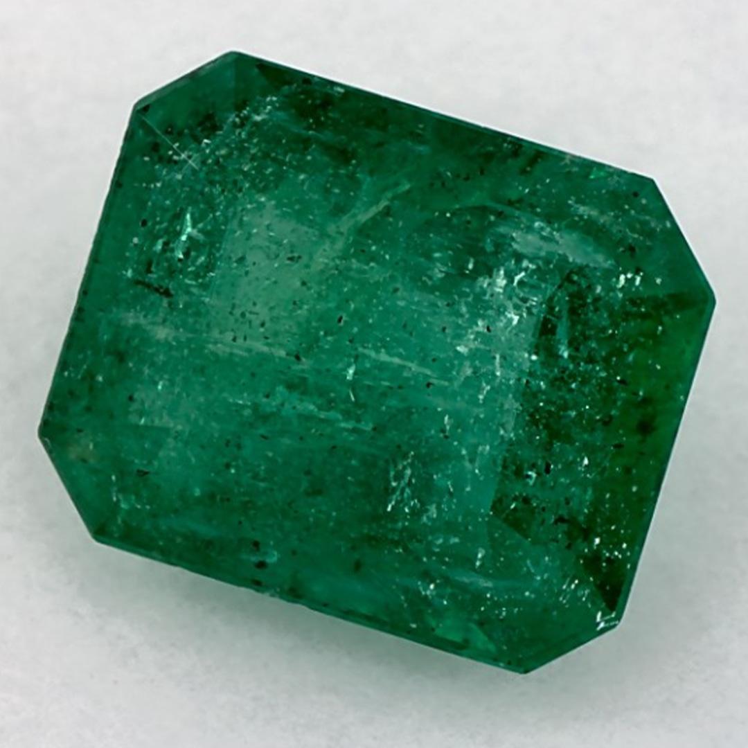 Con un vibrante tono verde, la piedra de nacimiento de mayo es un símbolo del renovado crecimiento primaveral. 

Explora la vibrante colección de esmeraldas, rubíes y zafiros de nuestra tienda, disponibles como gemas sueltas y combinadas con nuestra