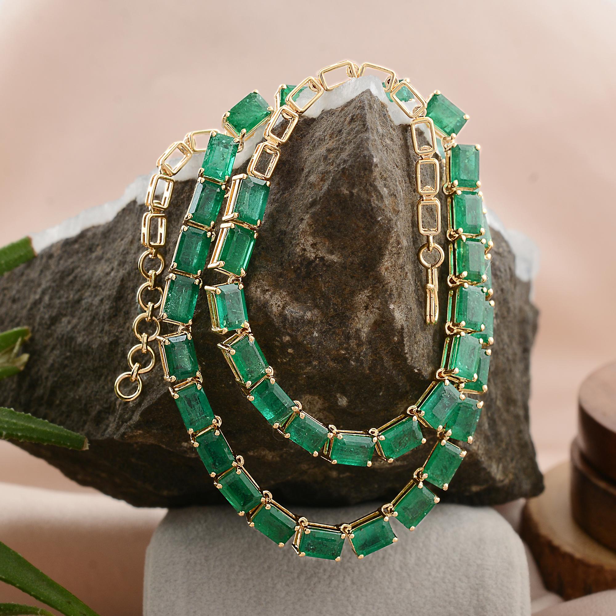 Modern 22.90 Carat Natural Emerald Gemstone Choker Necklace 18k Yellow Gold Jewelry For Sale