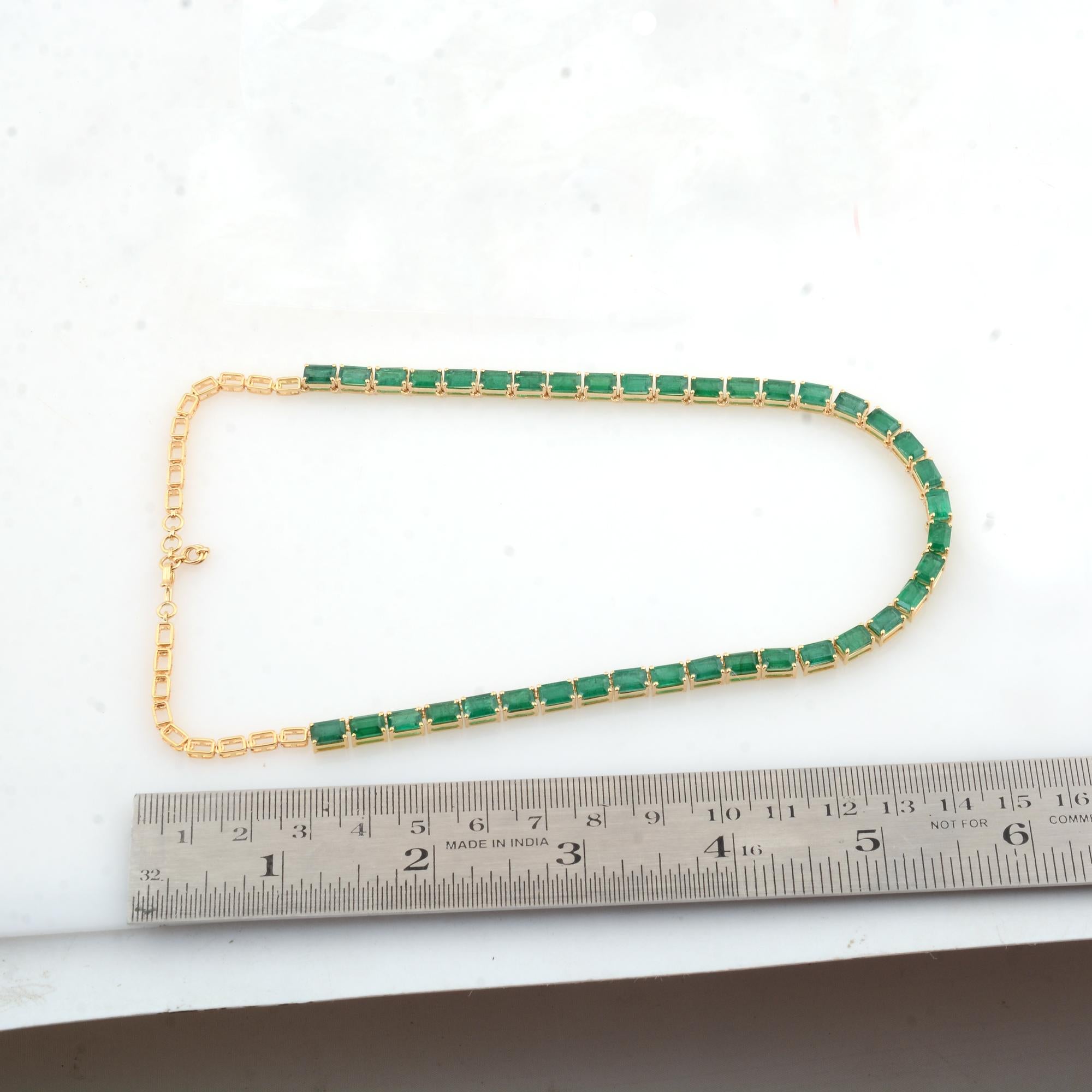 Octagon Cut 22.90 Carat Natural Emerald Gemstone Choker Necklace 18k Yellow Gold Jewelry For Sale