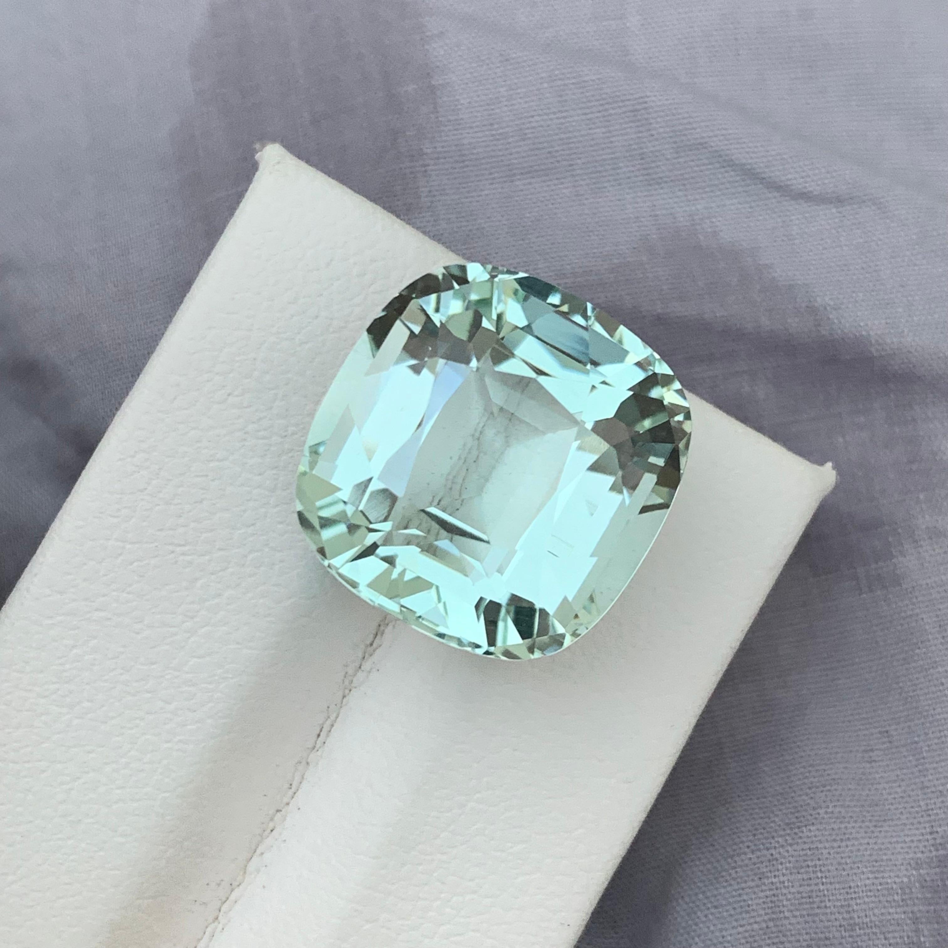 22.95 Carats Gorgeous Loose Mint Green Aquamarine For Pendant Jewellery  For Sale 1