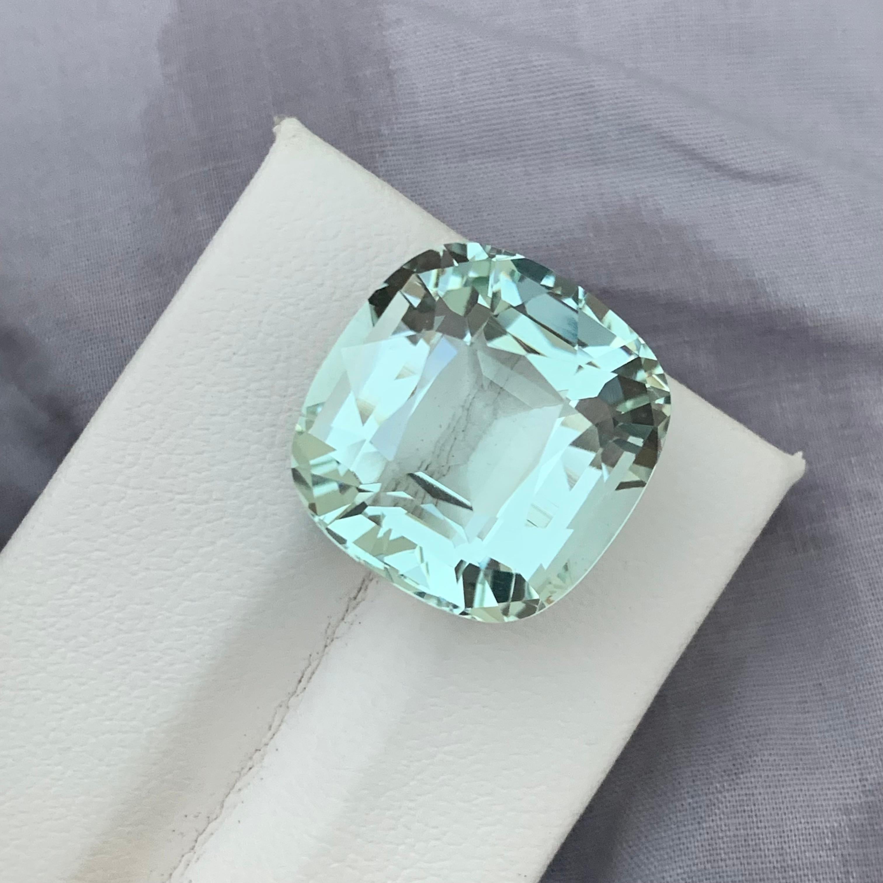 22.95 Carats Gorgeous Loose Mint Green Aquamarine For Pendant Jewellery  For Sale 2