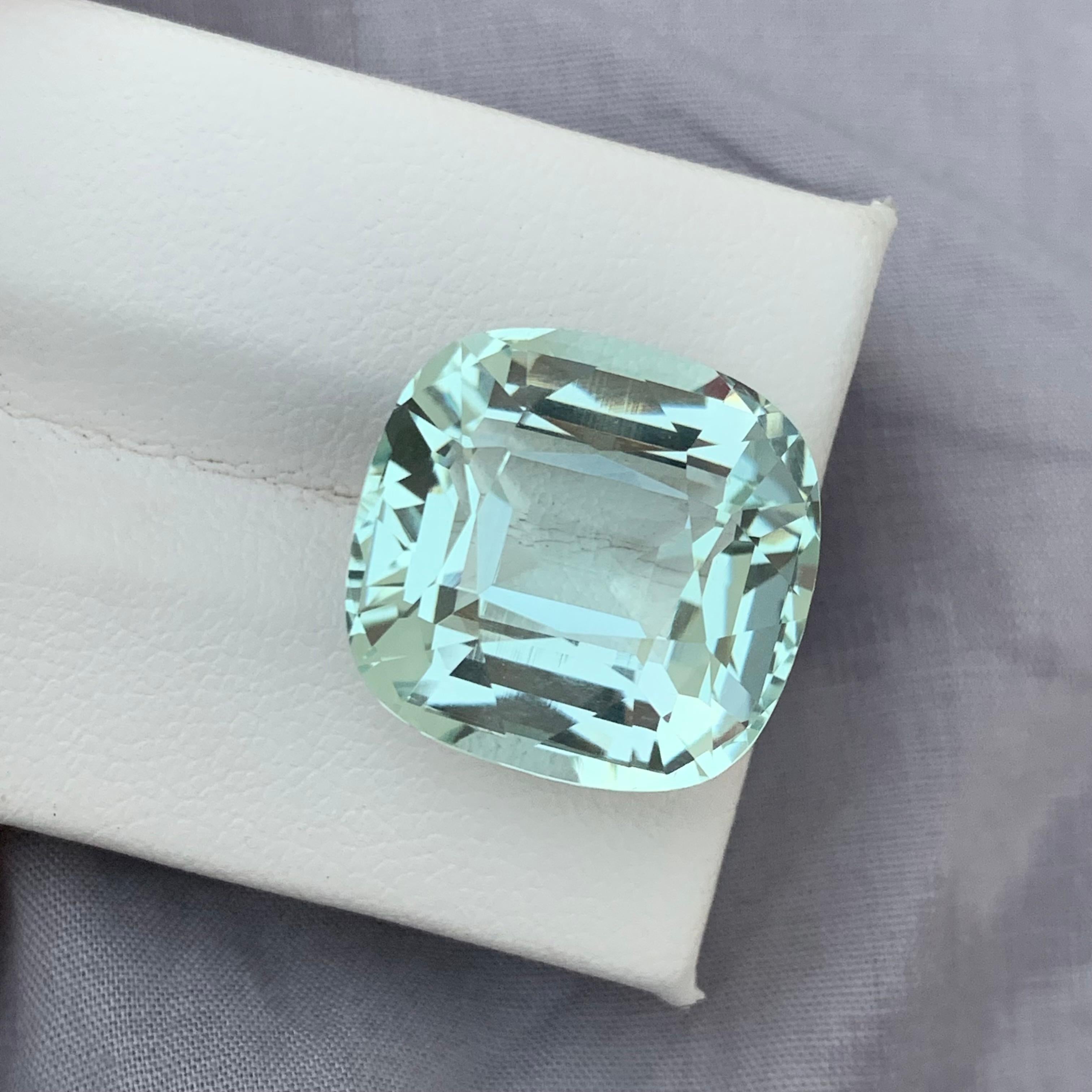 22.95 Carats Gorgeous Loose Mint Green Aquamarine For Pendant Jewellery  For Sale 3