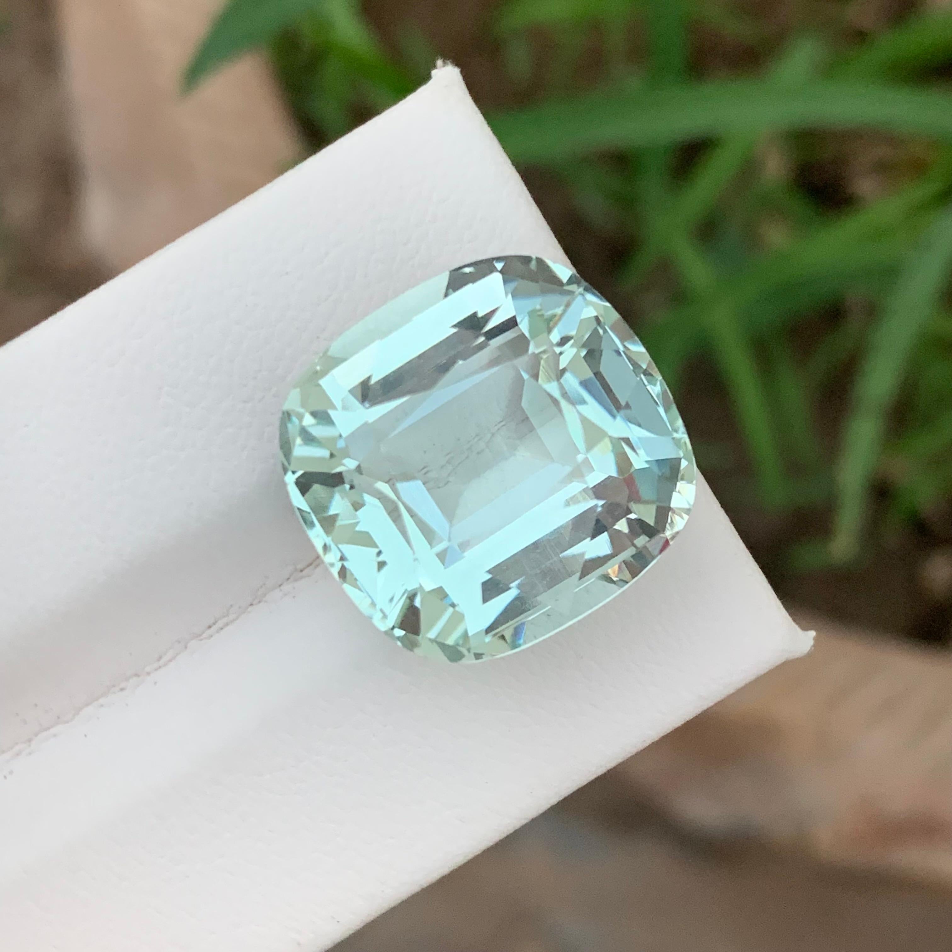 22.95 Carats Gorgeous Loose Mint Green Aquamarine For Pendant Jewellery  For Sale 4