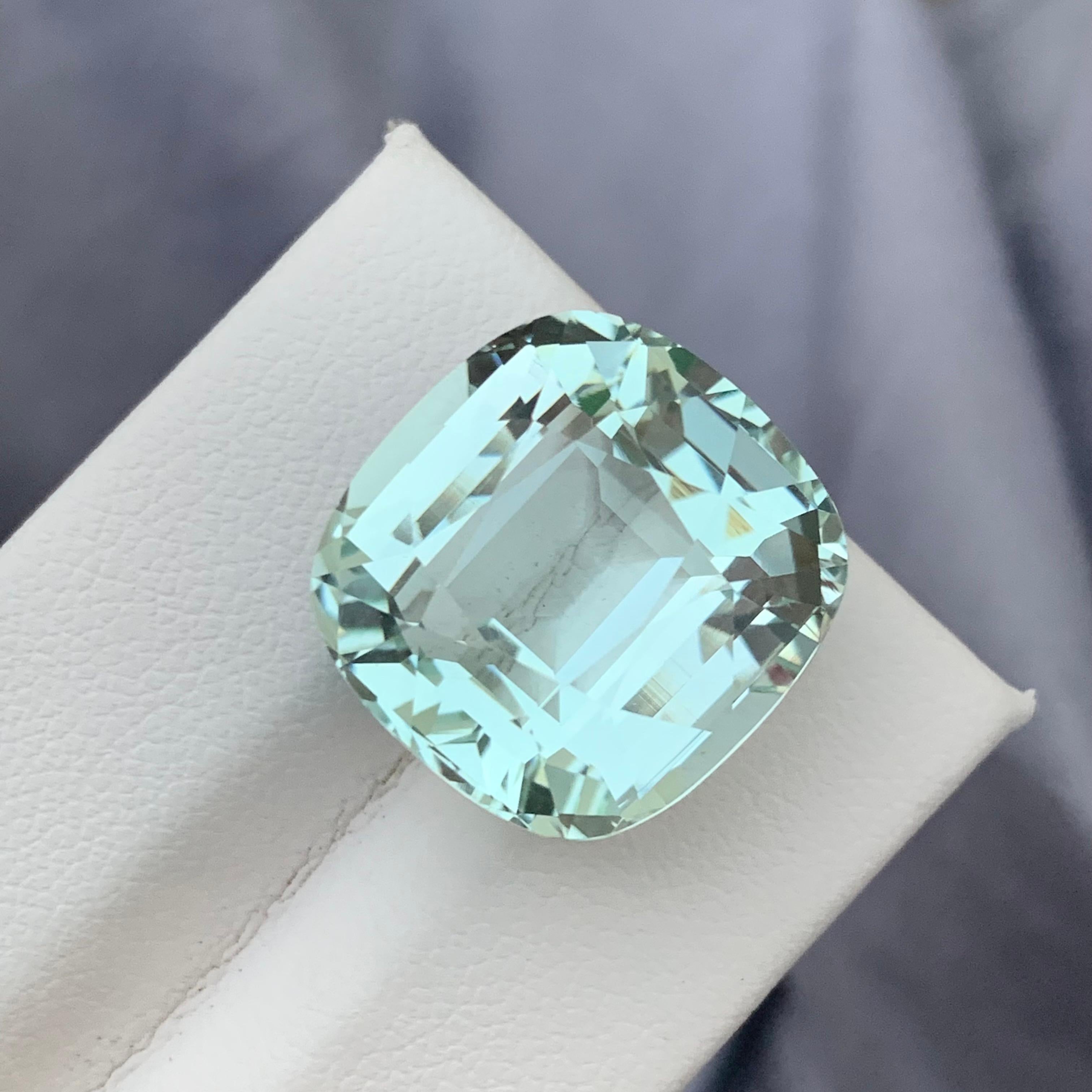 Aesthetic Movement 22.95 Carats Gorgeous Loose Mint Green Aquamarine For Pendant Jewellery  For Sale