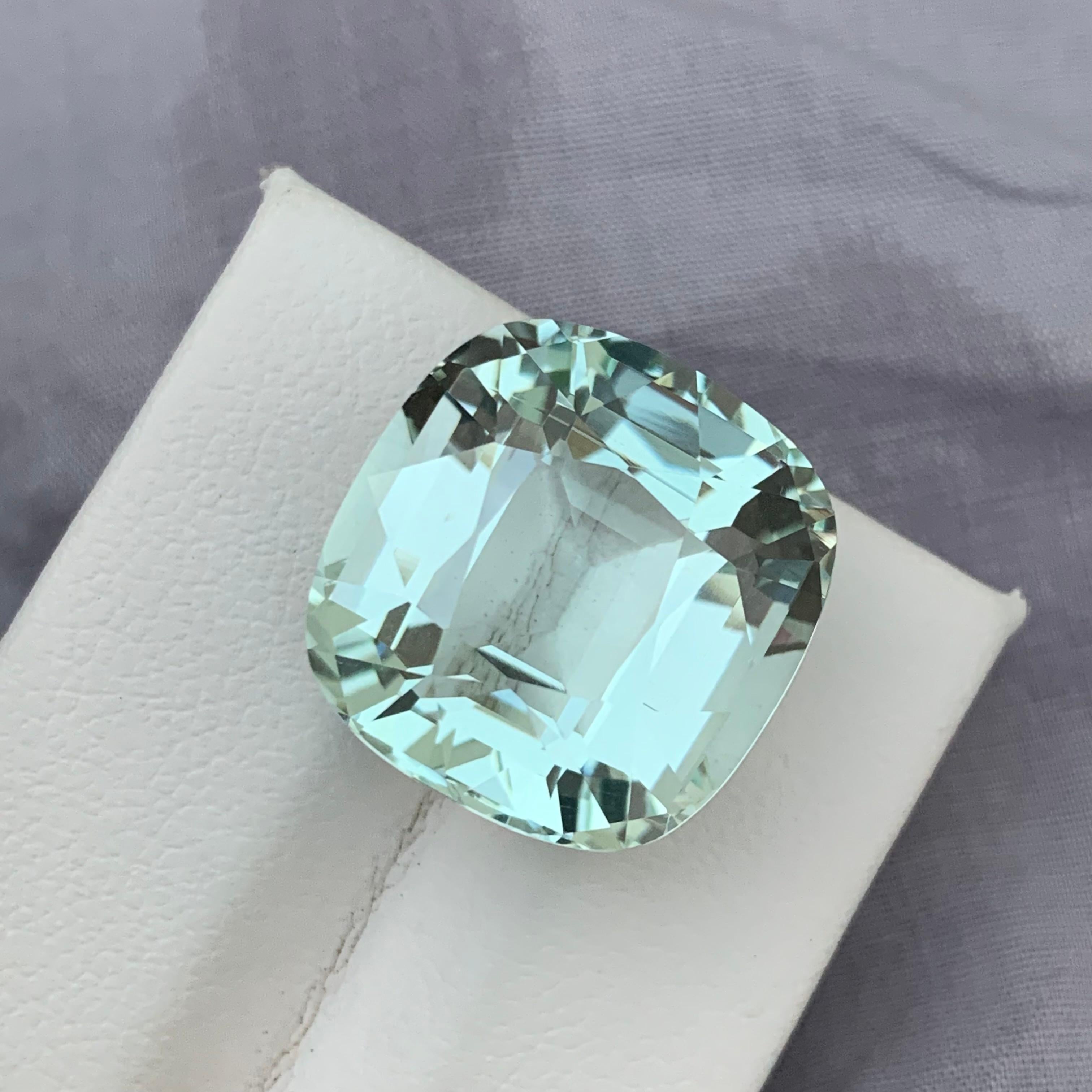 22.95 Carats Gorgeous Loose Mint Green Aquamarine For Pendant Jewellery  In New Condition For Sale In Peshawar, PK