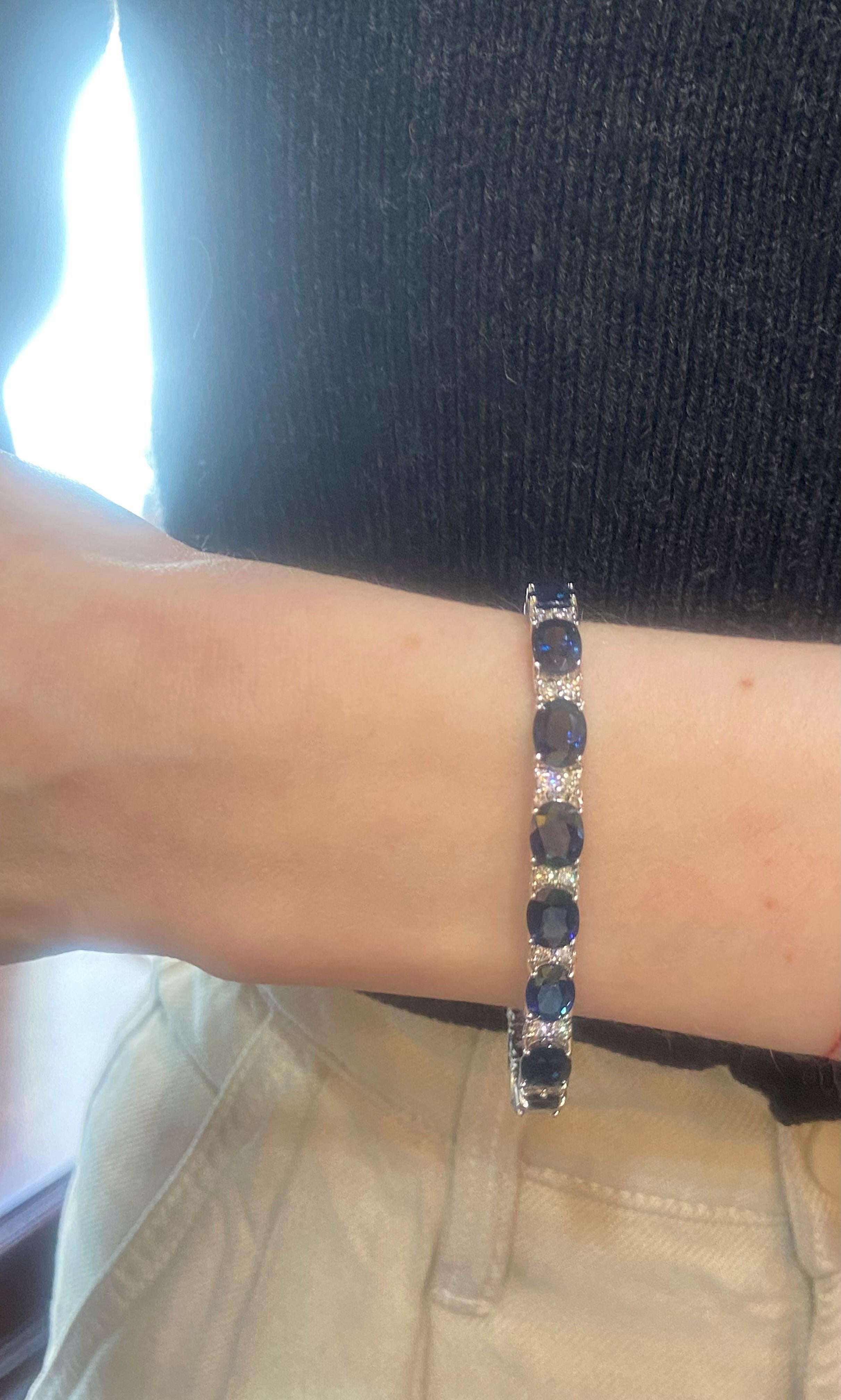 22.99ct Oval Sapphire & Round Diamond Bracelet in 18KT White Gold In New Condition For Sale In New York, NY