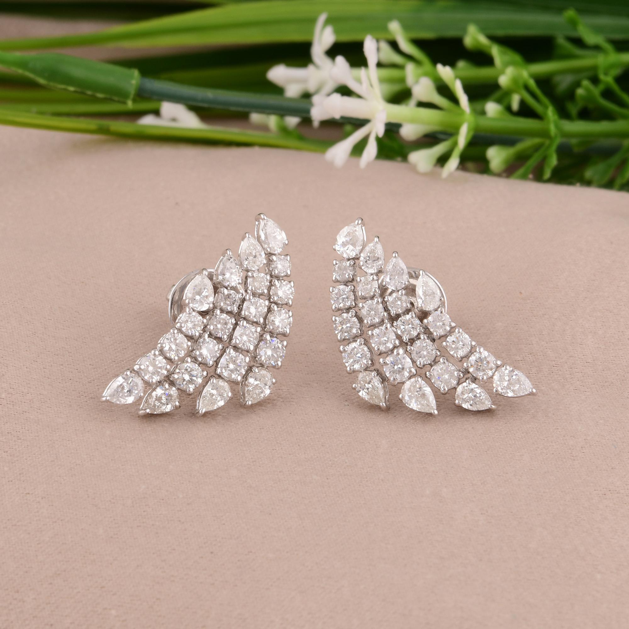 Pendientes de diamantes de 18 quilates en oro blanco, con claridad SI certificada y color HI de 2,29 quilates en Nuevo estado para la venta en Diera, Dubai