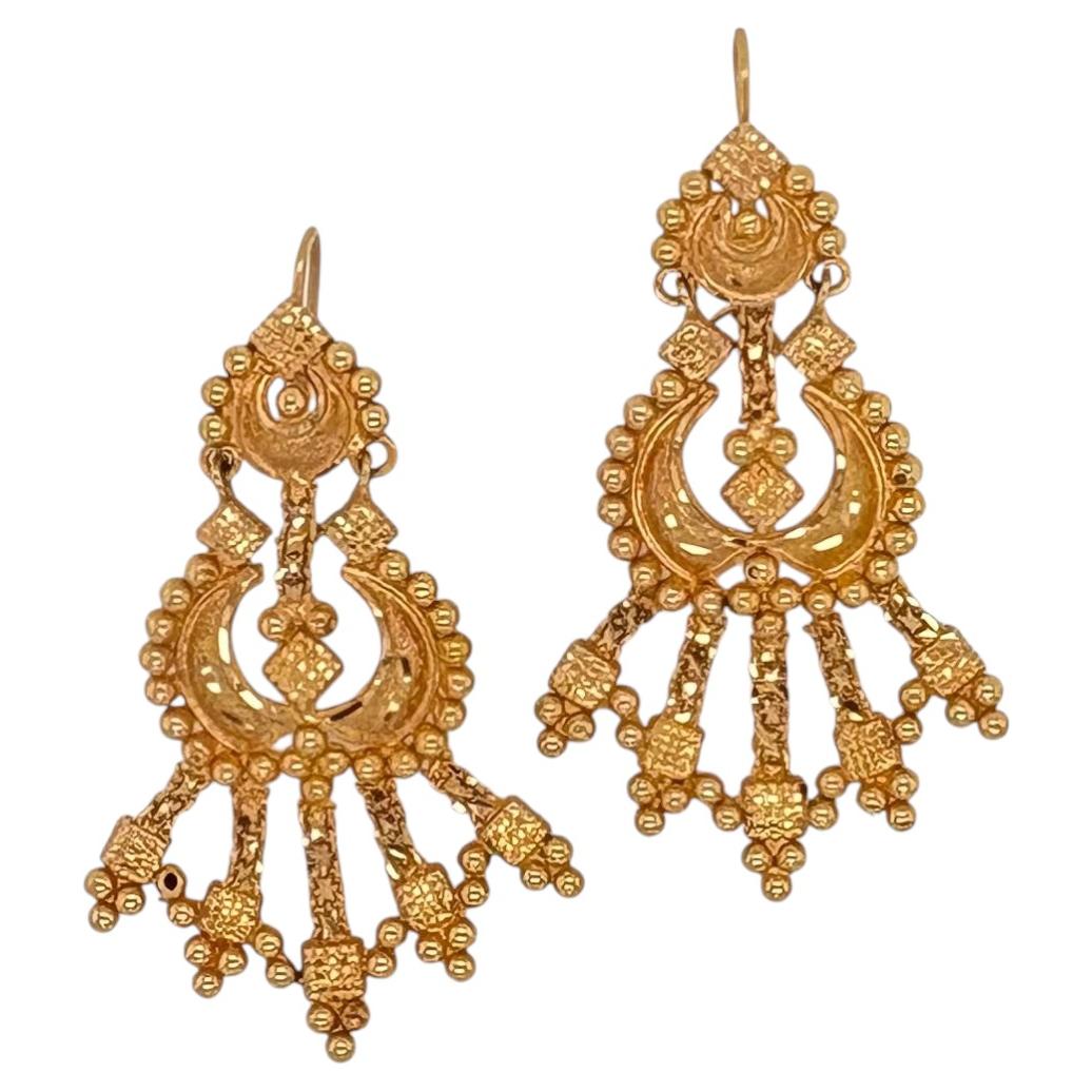 22C Yellow Gold V Earrings, 8.36 grams, China
