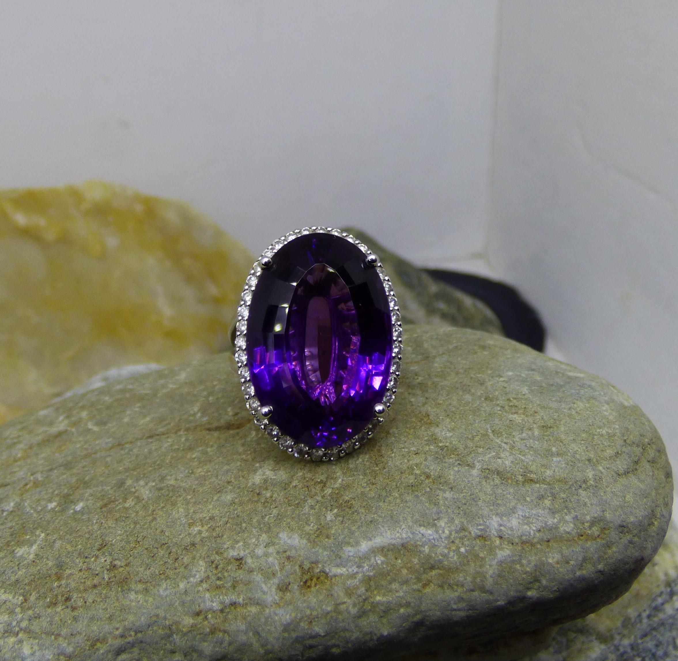 22ct Amethyst and Diamond Cluster Ring For Sale 4