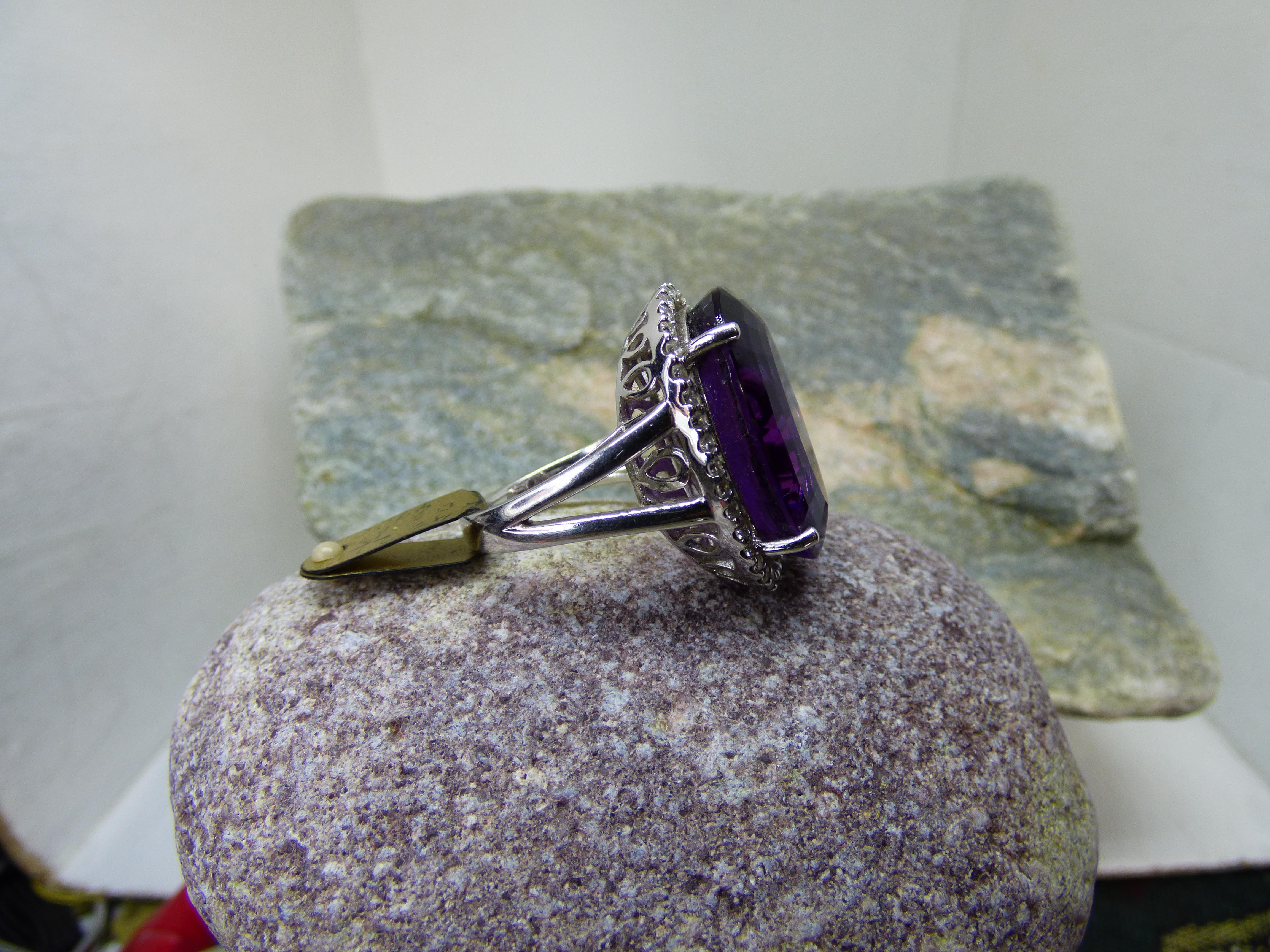 22ct Amethyst and Diamond Cluster Ring For Sale 3