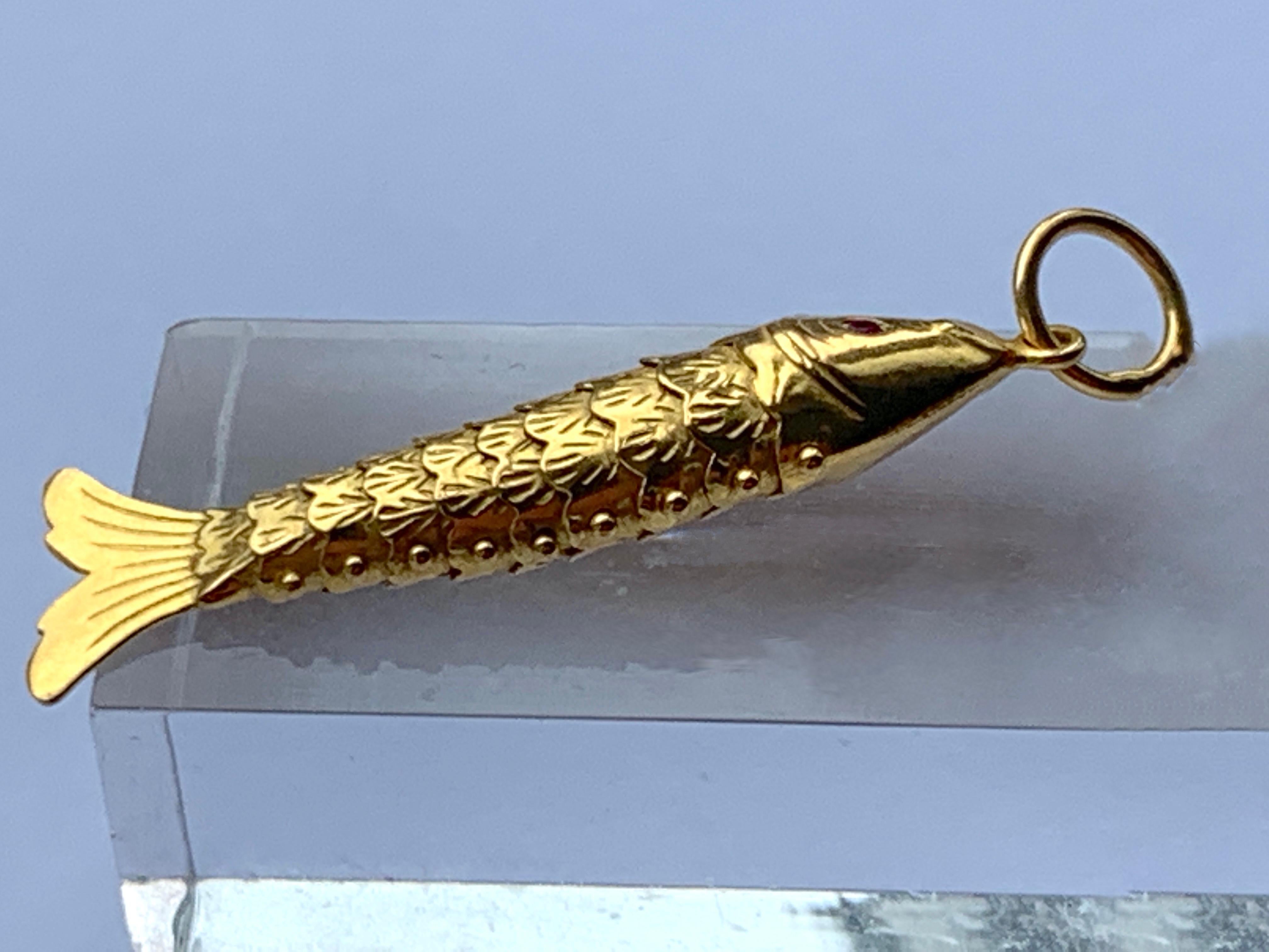 Women's or Men's 22ct Gold articulated Fish Pendant