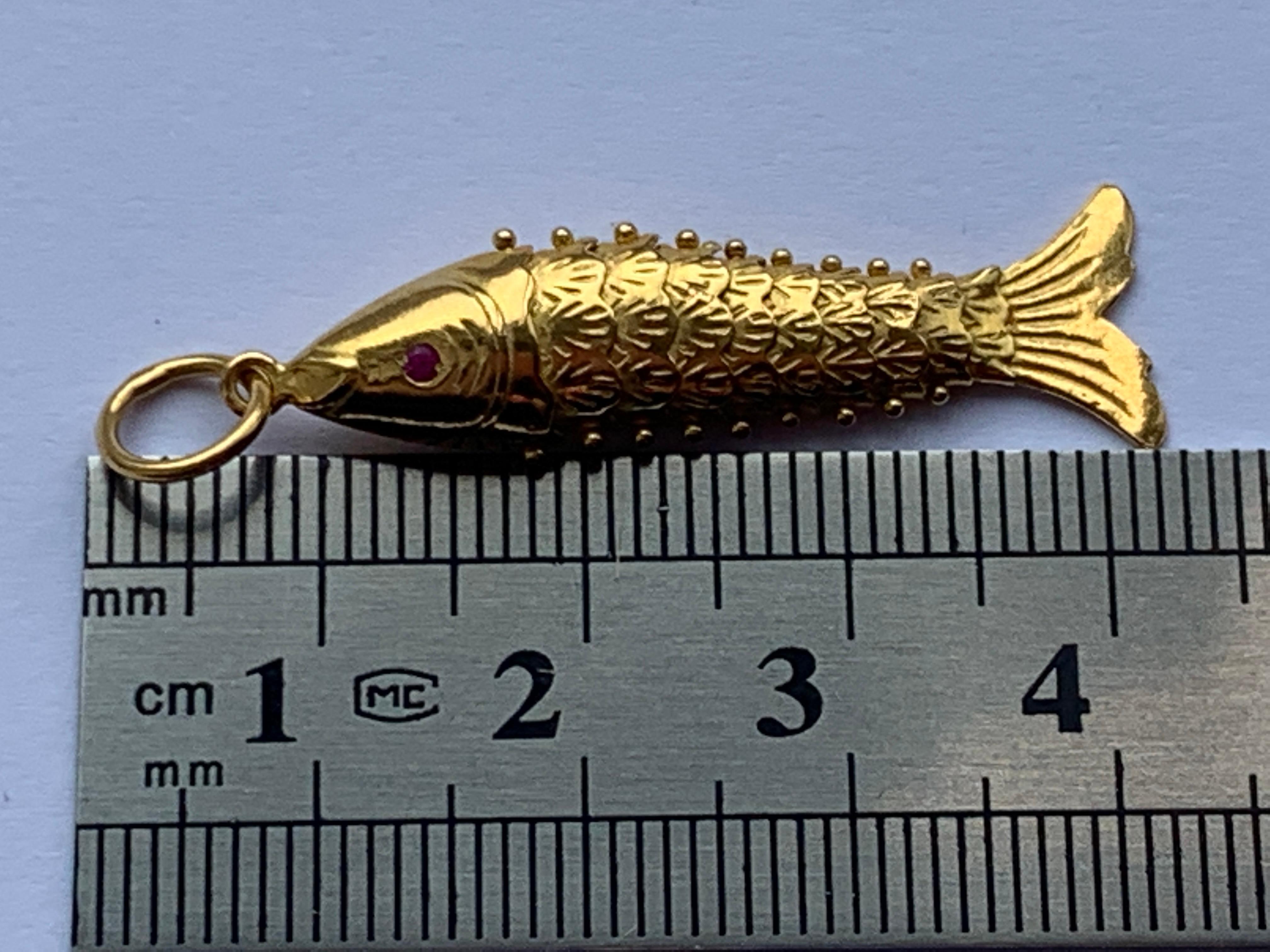 22ct Gold articulated Fish Pendant 1