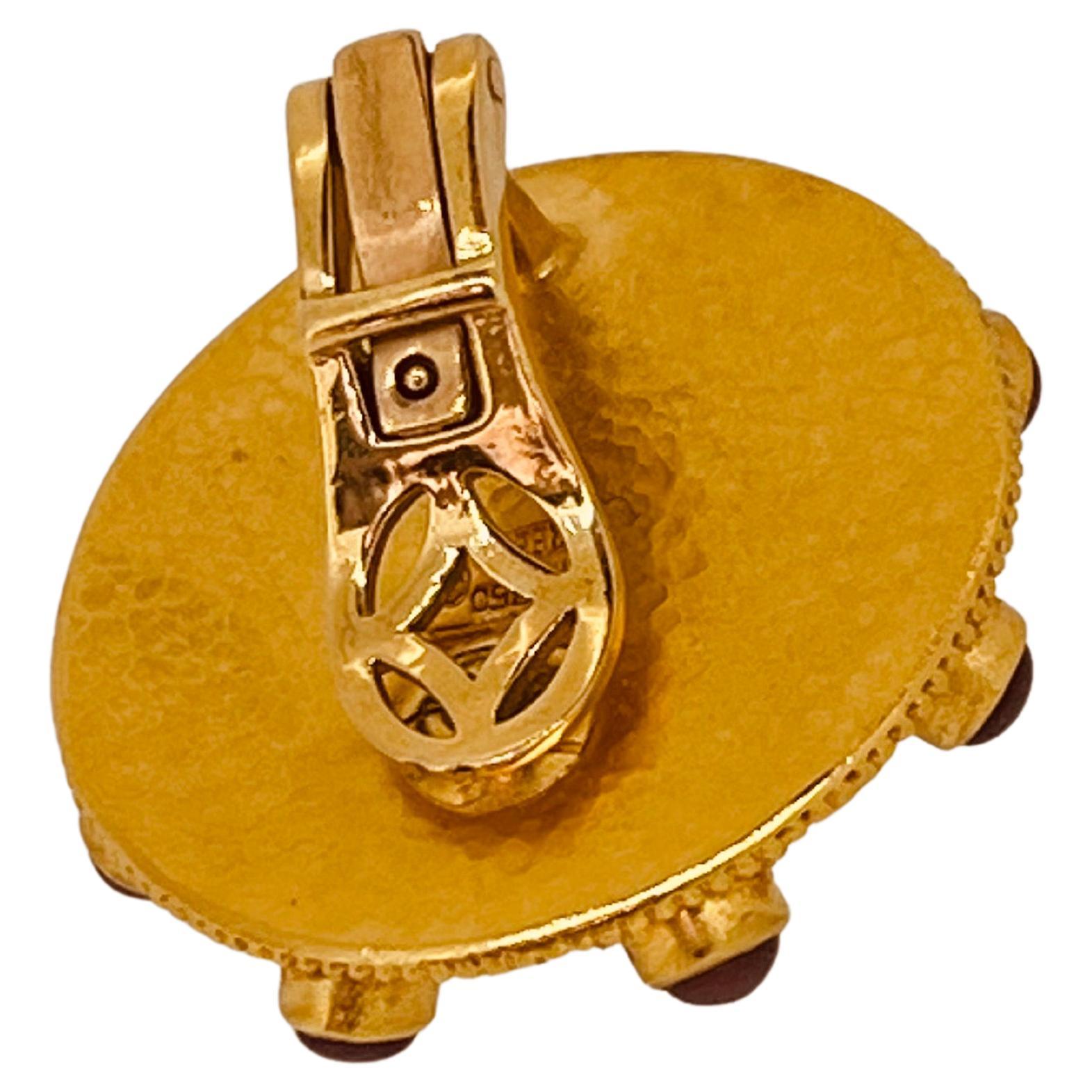 Clips d'oreilles en or 22 carats d'inspiration byzantine, cloutés d'un cabochon de saphir et de rubis en vente 6