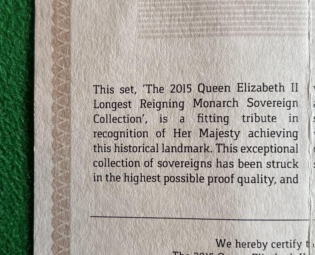 22ct Gold Queen Elizabeth ii 2015 Longest Reigning Monarch 3 Piece Sovereign Set For Sale 8