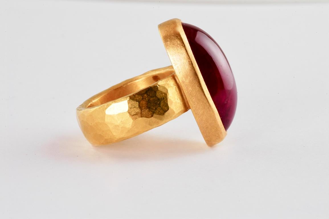 Contemporary 22 Carat Gold Ring with Large Oval Cabouchon Ruby 27.50 Carat For Sale