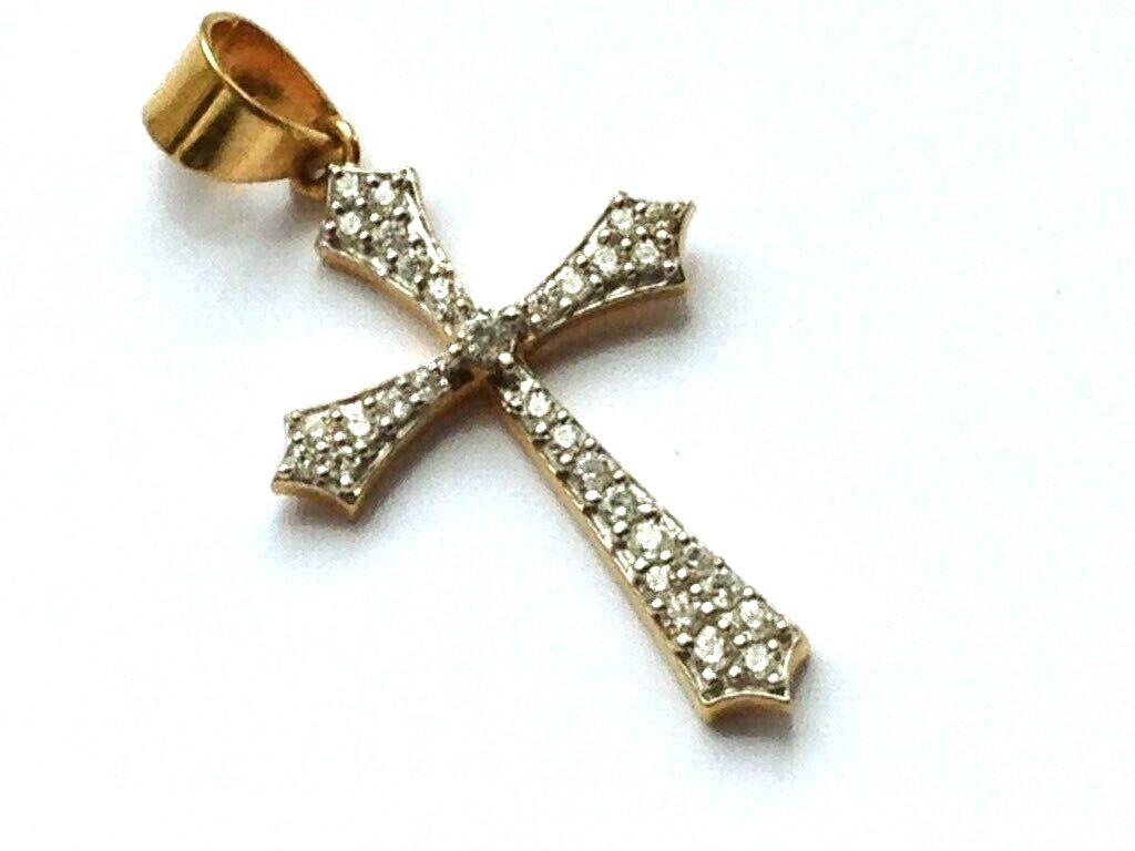 Croce in oro 916 22ct
pietre preziose sconosciute (sicuramente non diamanti) sono tutte presenti 
Completamente marchiato dagli uffici di saggio di Birmingham 
Oreficeria SJPL
dimensioni 2,5 cm x 1,5 cm (inclusa cauzione di 5 mm)