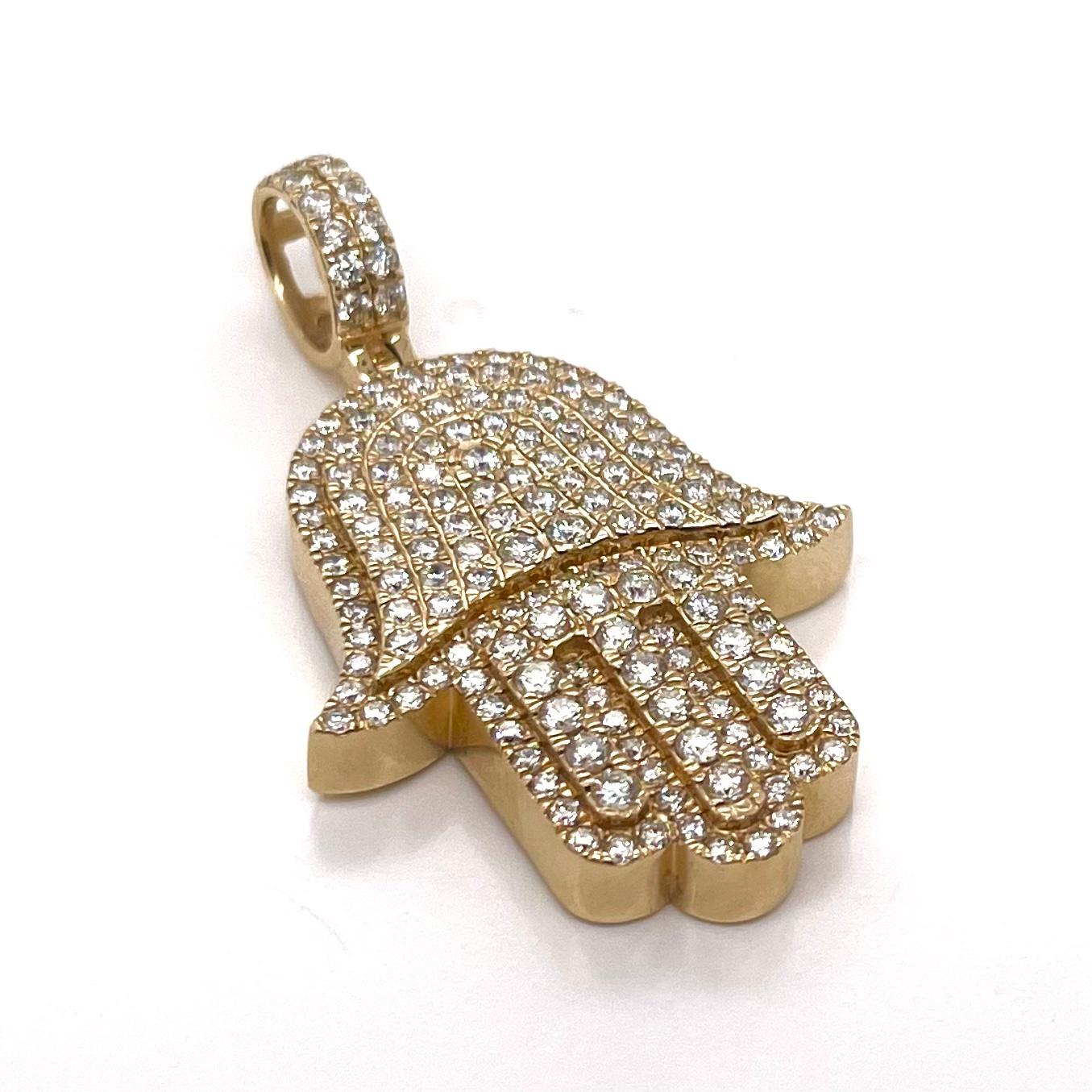2.2 Carat Hamsa Diamond Pendant in 14k Yellow Gold In Excellent Condition For Sale In Miami, FL