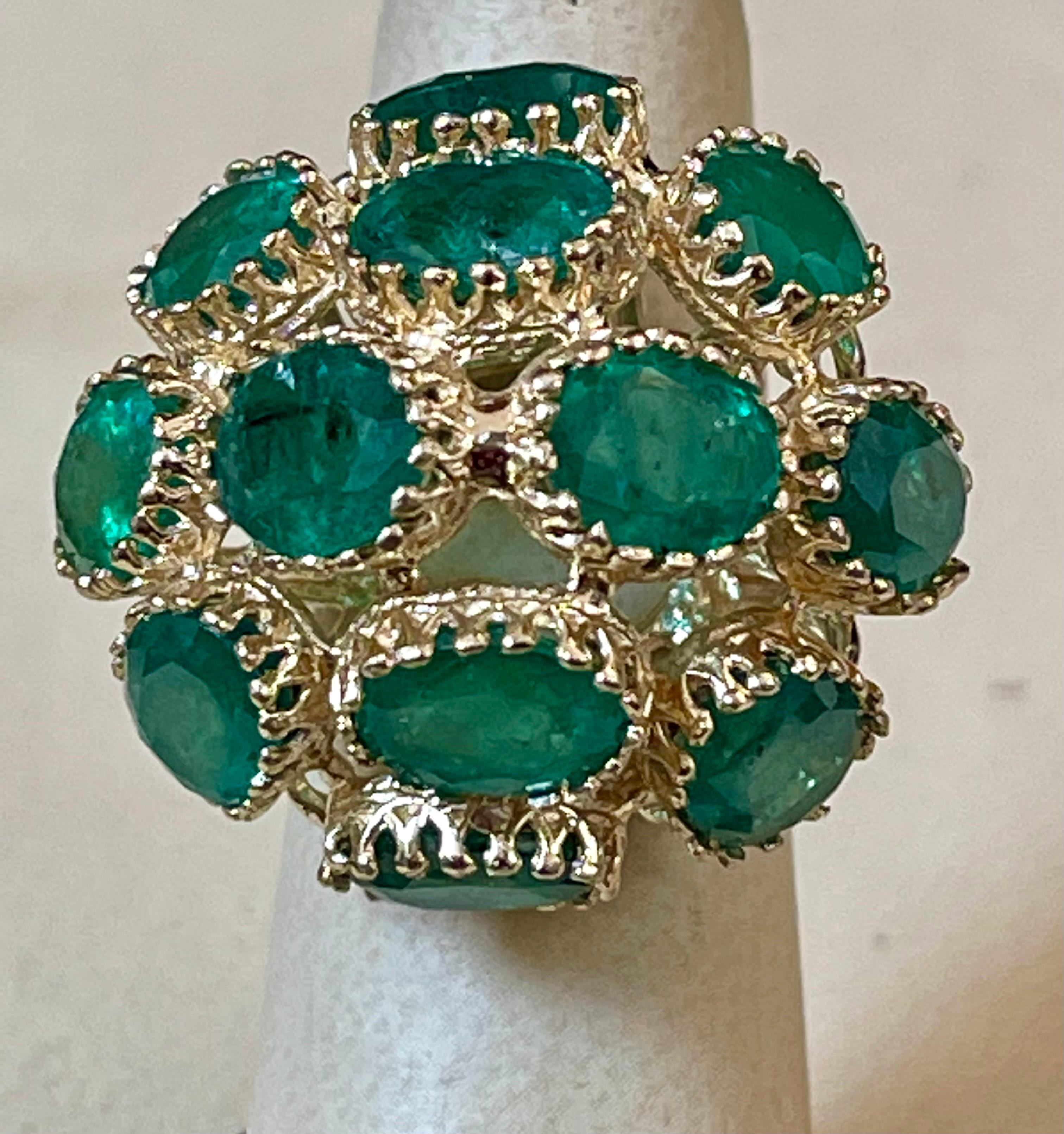 22Ct Natural Emerald, 12 Oval Stone Dome Shape Cocktail Ring 14 Kt Yellow Gold In Excellent Condition For Sale In New York, NY