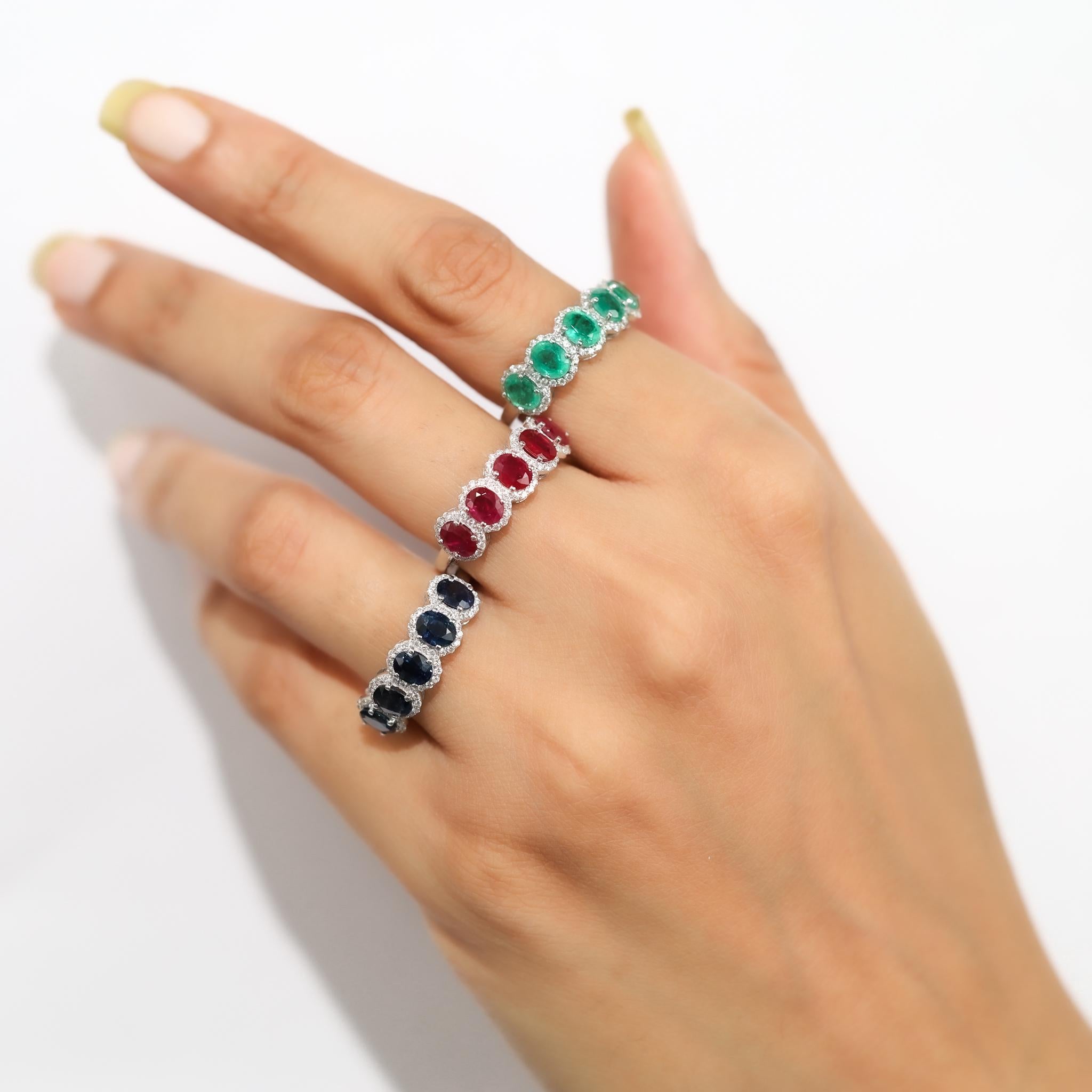 Anello a cinque pietre con zaffiro blu ovale naturale e diamante da 2,2 carati in oro bianco 18 carati in vendita 6