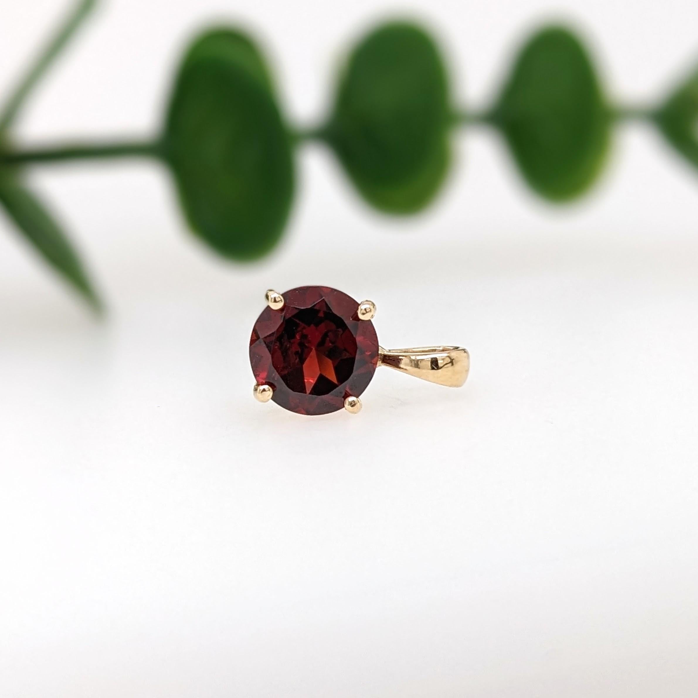 Round Cut 2.2ct Red Garnet Solitaire Pendant in Solid 14K Yellow Gold Round 8mm For Sale