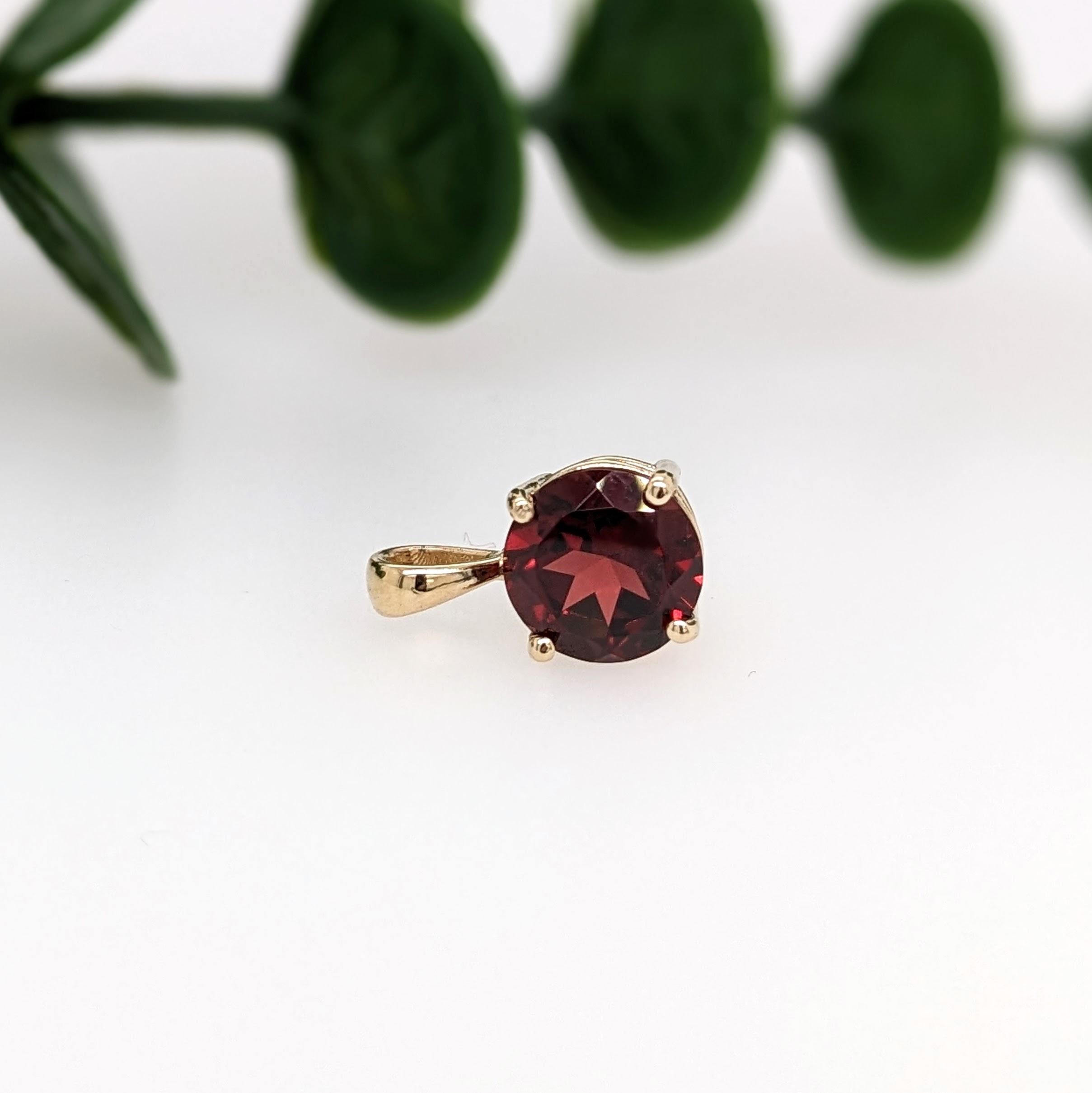 2.2ct Red Garnet Solitaire Pendant in Solid 14K Yellow Gold Round 8mm In New Condition For Sale In Columbus, OH