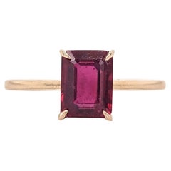 Solitärring 2.2 Karat Rubin in massivem 14K Gelbgold mit Smaragdschliff 7x5 mm