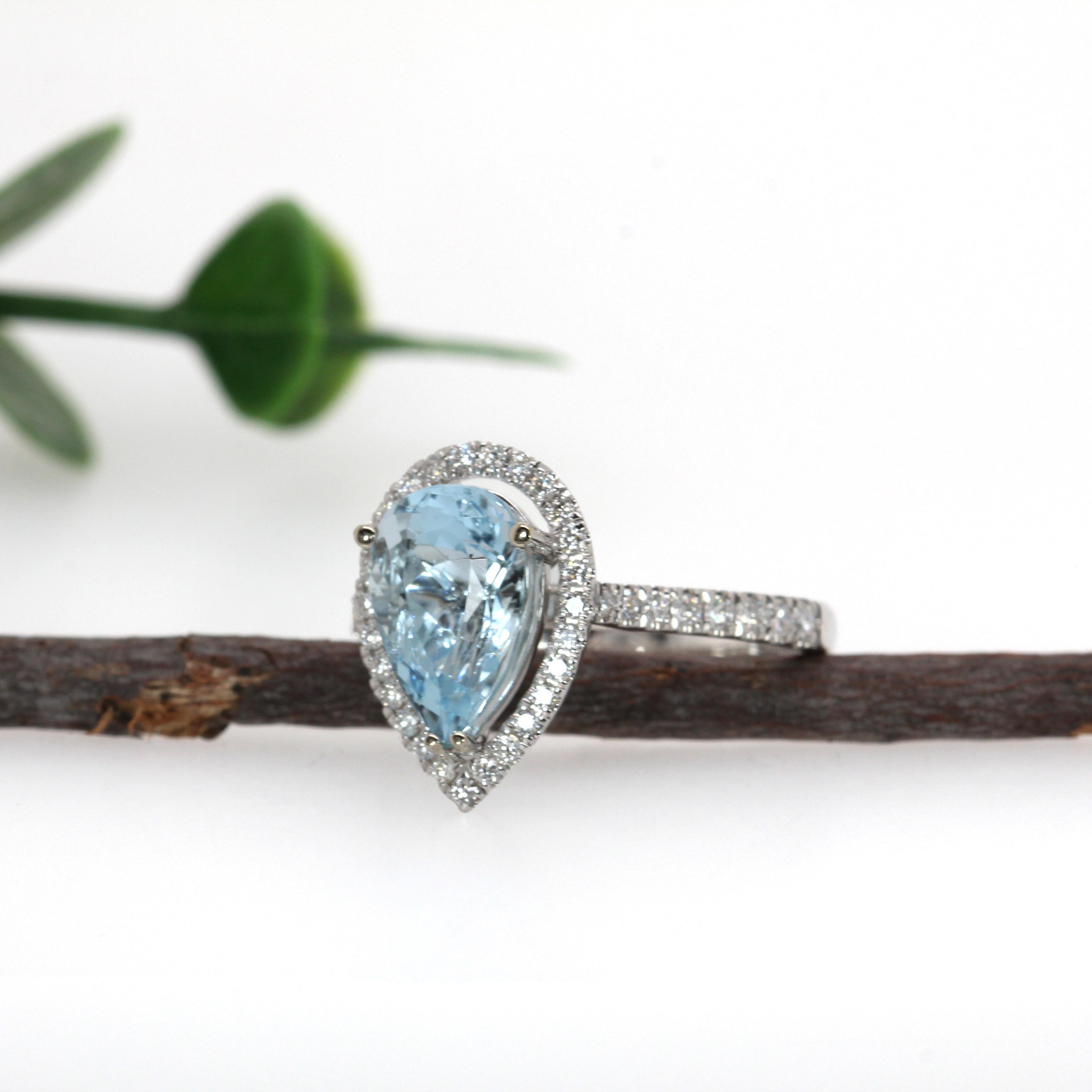Pear Cut 2.2ct Santa Maria Aquamarine w Natural Diamonds in 14K Solid Gold PE 10.5x6.5mm For Sale