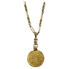 Pendentif en or jaune 22ct représentant une pièce de monnaie ancienne