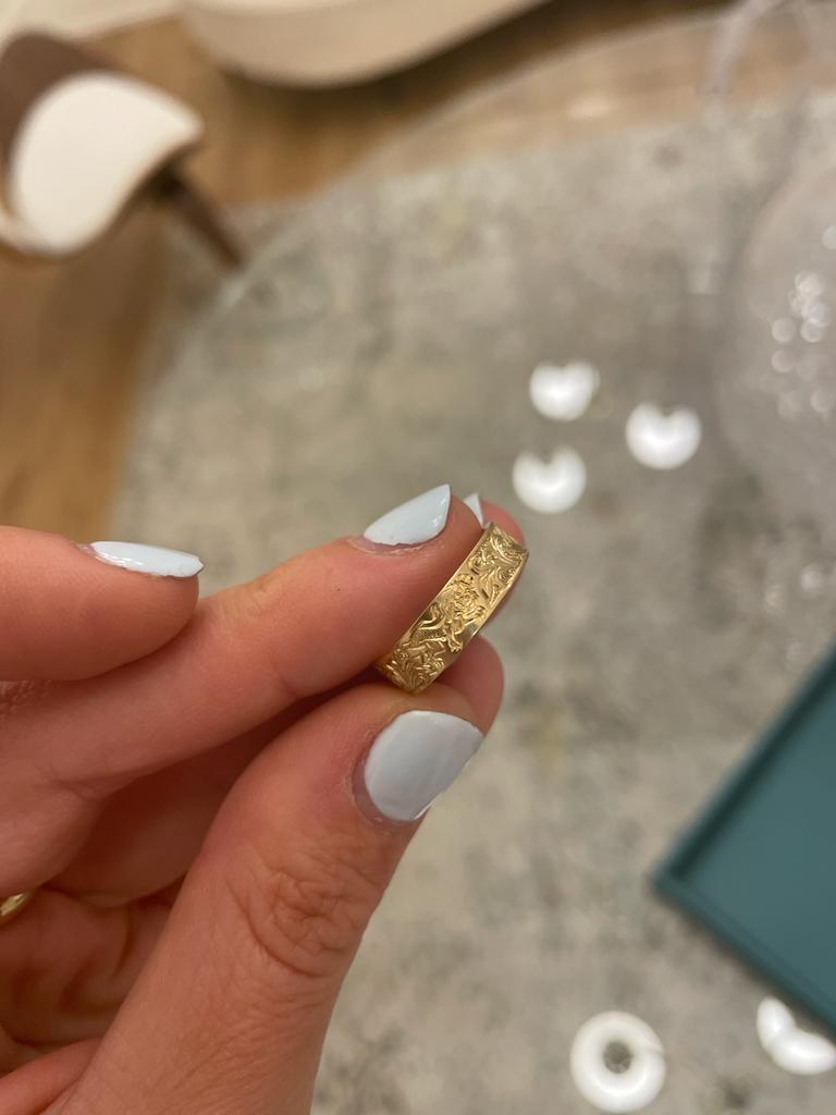 22 Karat Gelbgold Antiker gravierter Ring mit Gravur für Damen oder Herren im Angebot