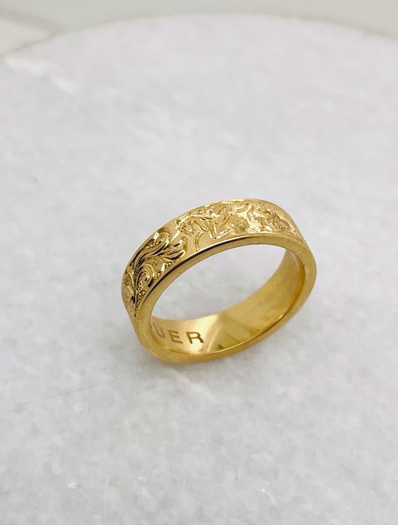 Round Cut 22ct Yellow Gold Ancient Engraved Ring For Sale