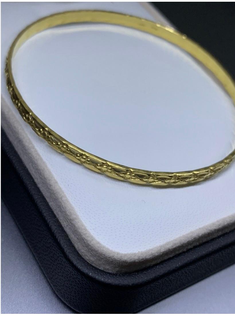 22ct Yellow gold chunky bangle bracelet Indian Asian wedding ceremony 13.2g
22ct yellow gold bangle bracelet Indian Asian wedding ceremony.

Beautiful Indian Asian wedding ceremony jewellery set bangle bracelets.

British hallmark.

Width