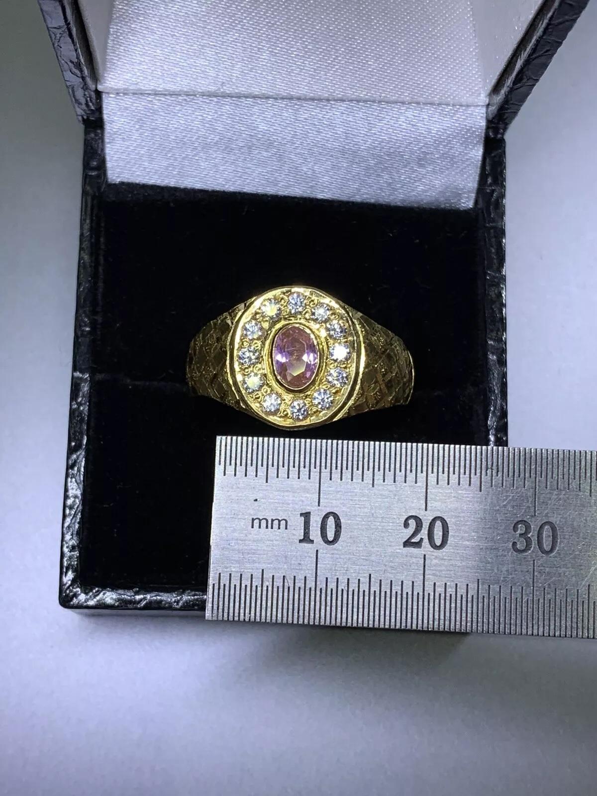Bague chevalière en or jaune 22ct de forme ovale Neuf - En vente à London, GB