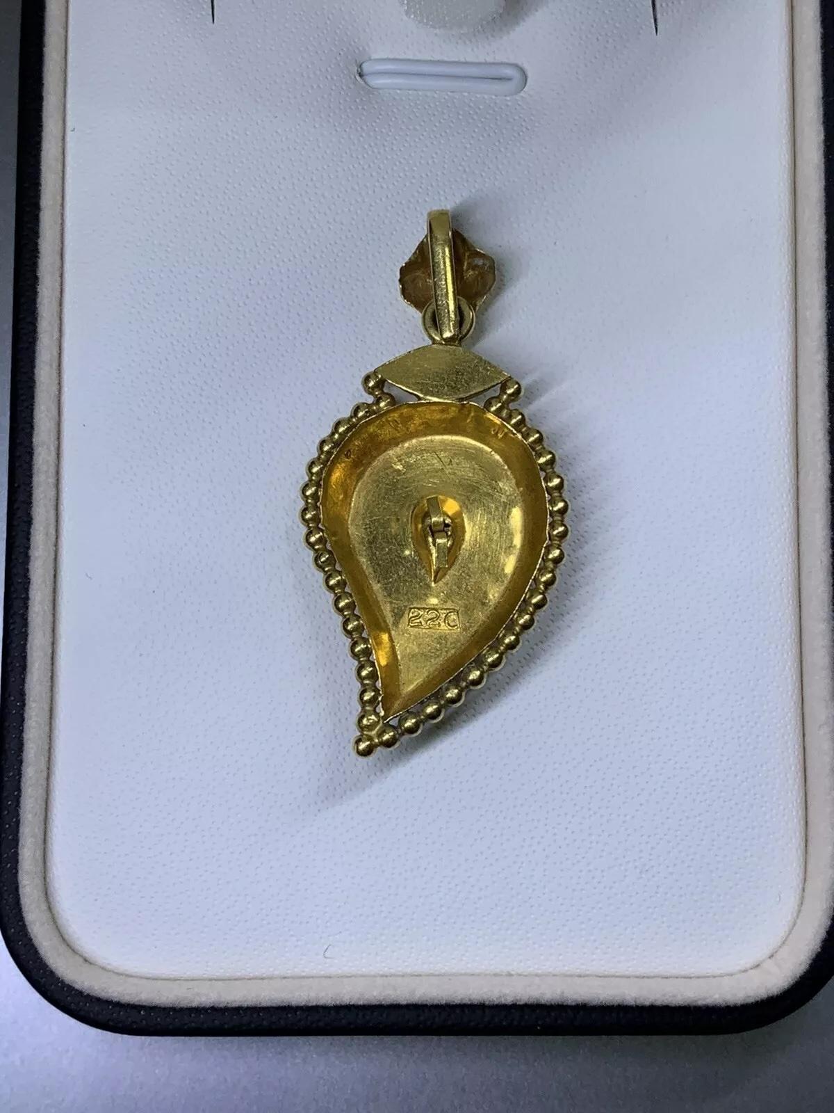 Ciondolo a forma di pera in oro giallo 22ct In condizioni Nuovo in vendita a London, GB