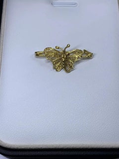 22ct Yellow gold plain butterfly brooch.