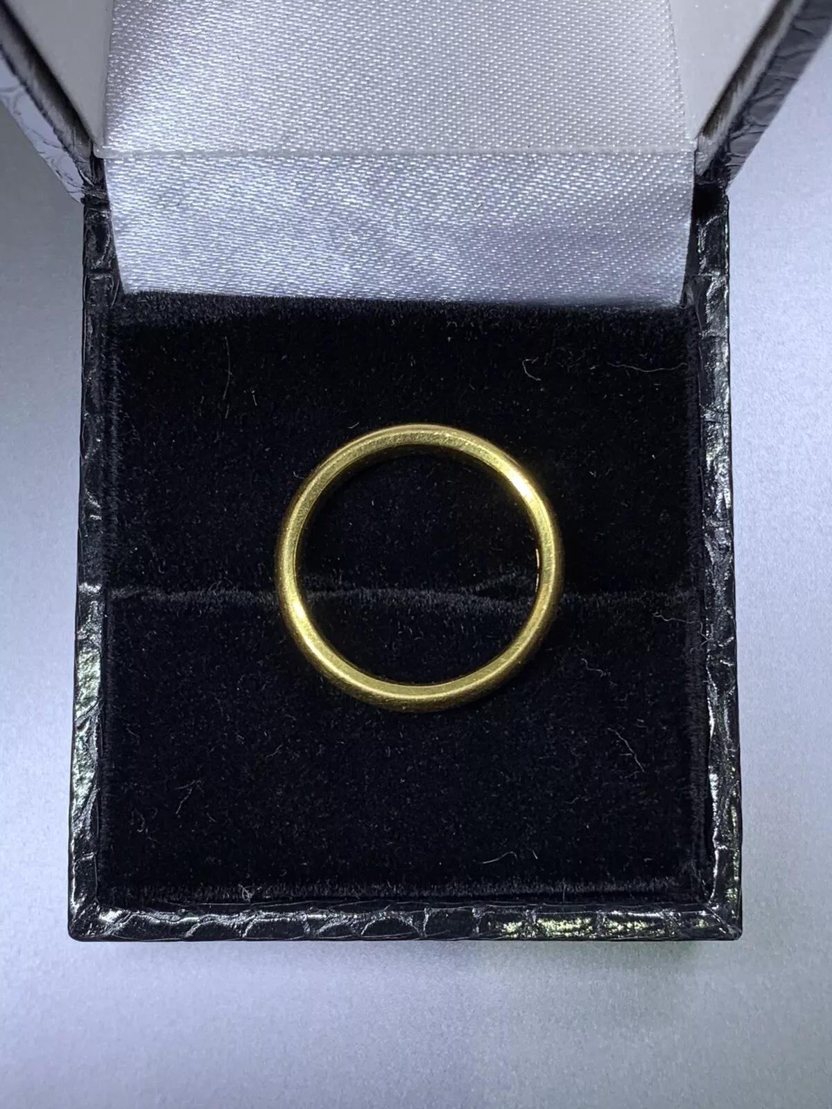 Alliance en or jaune 22ct Neuf - En vente à London, GB