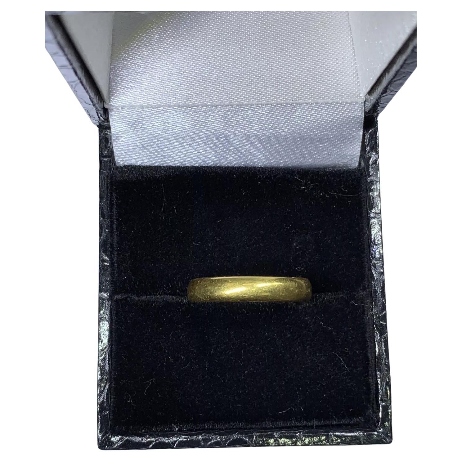 22ct yellow gold plain wedding band