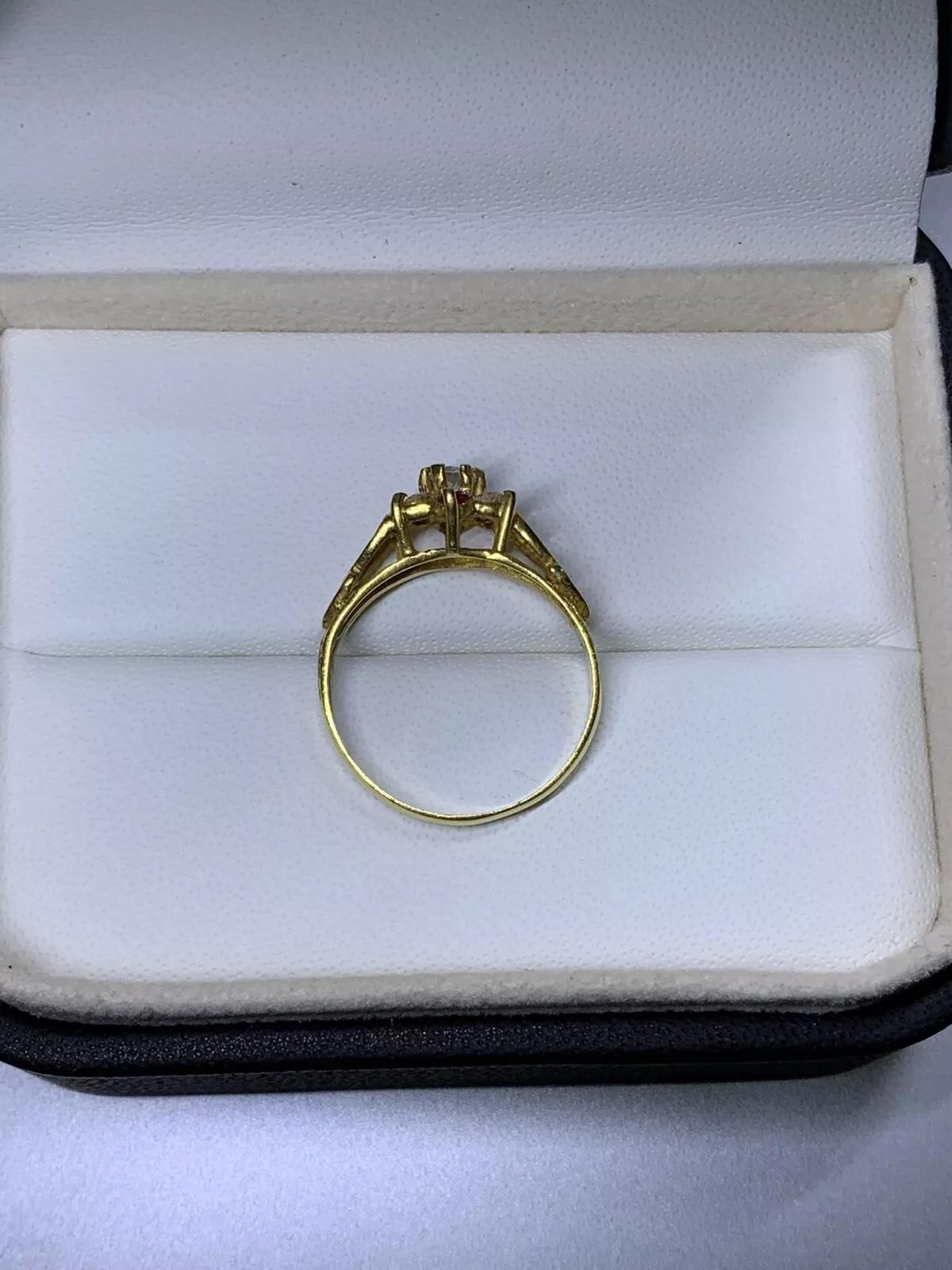 Bague de fiançailles en or jaune 22 carats, rubis et diamant Unisexe en vente