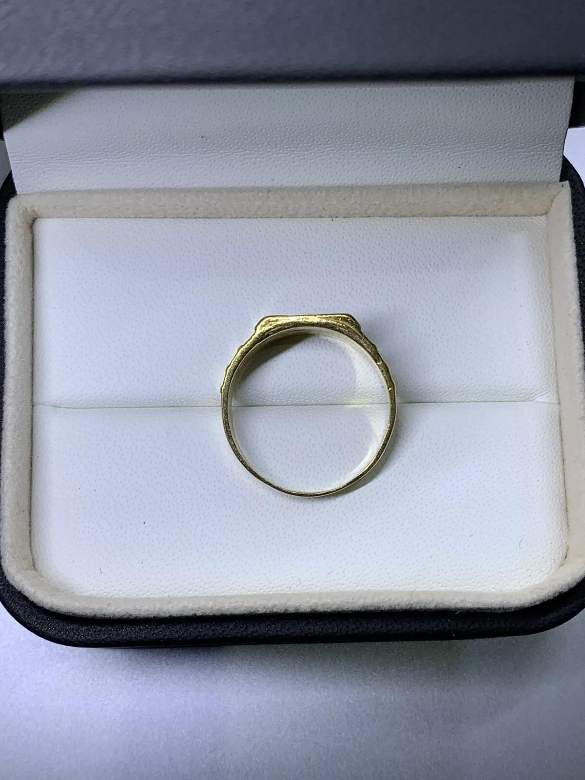 Taille ronde Bague signet en or jaune 22ct à gros diamants en vente