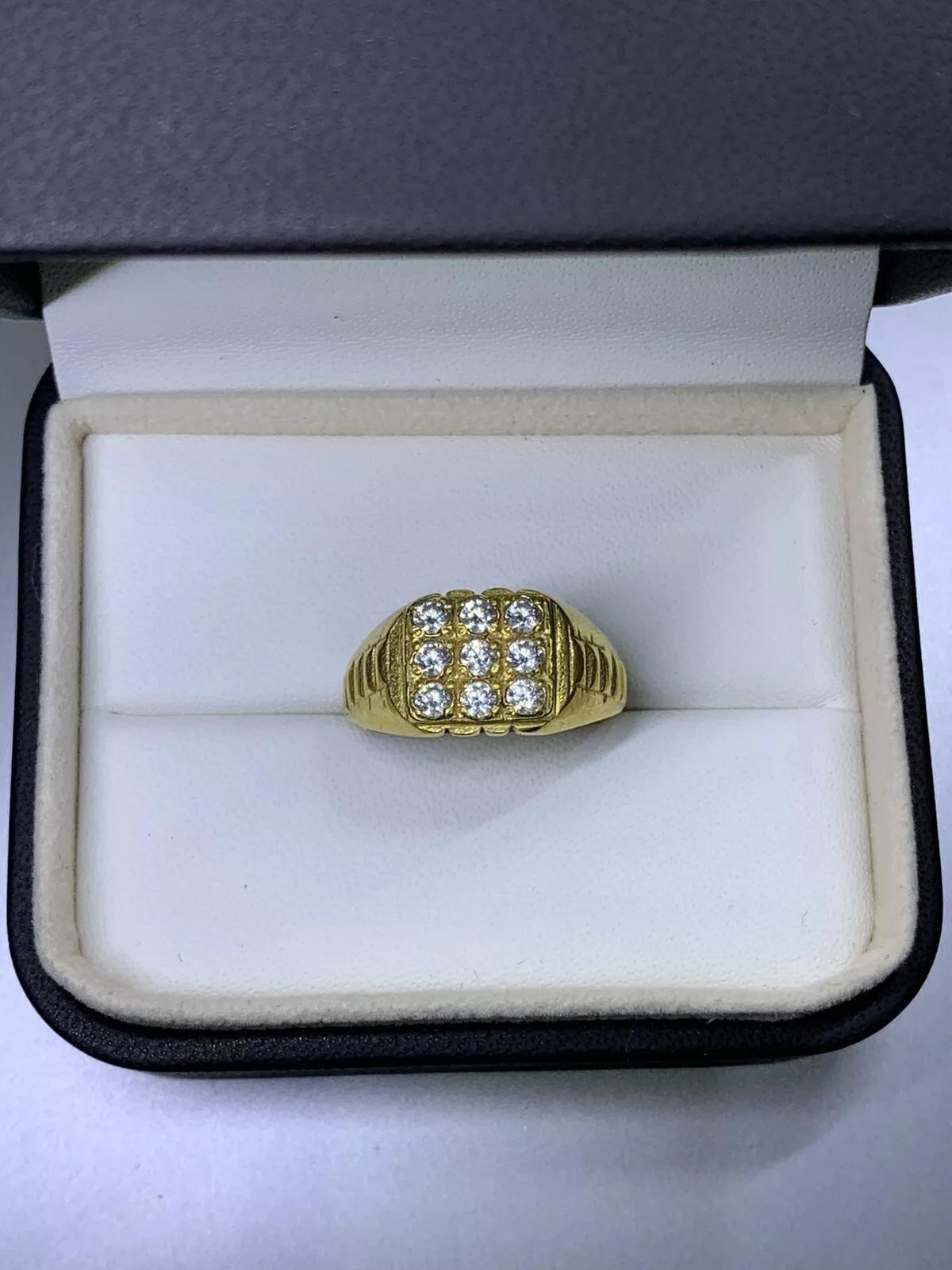 Bague signet en or jaune 22ct à gros diamants Neuf - En vente à London, GB
